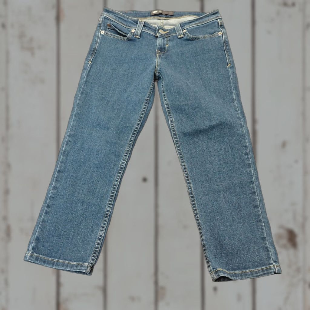 Levi's Levi’s Capri Jeans Women’s 26 Blue Denim Straight Leg Cropped Fits 27×22 Jeans Capris five-pocket Regular Rise Adult Women Size 26" / US 2 / IT 38 - 1 Thumbnail