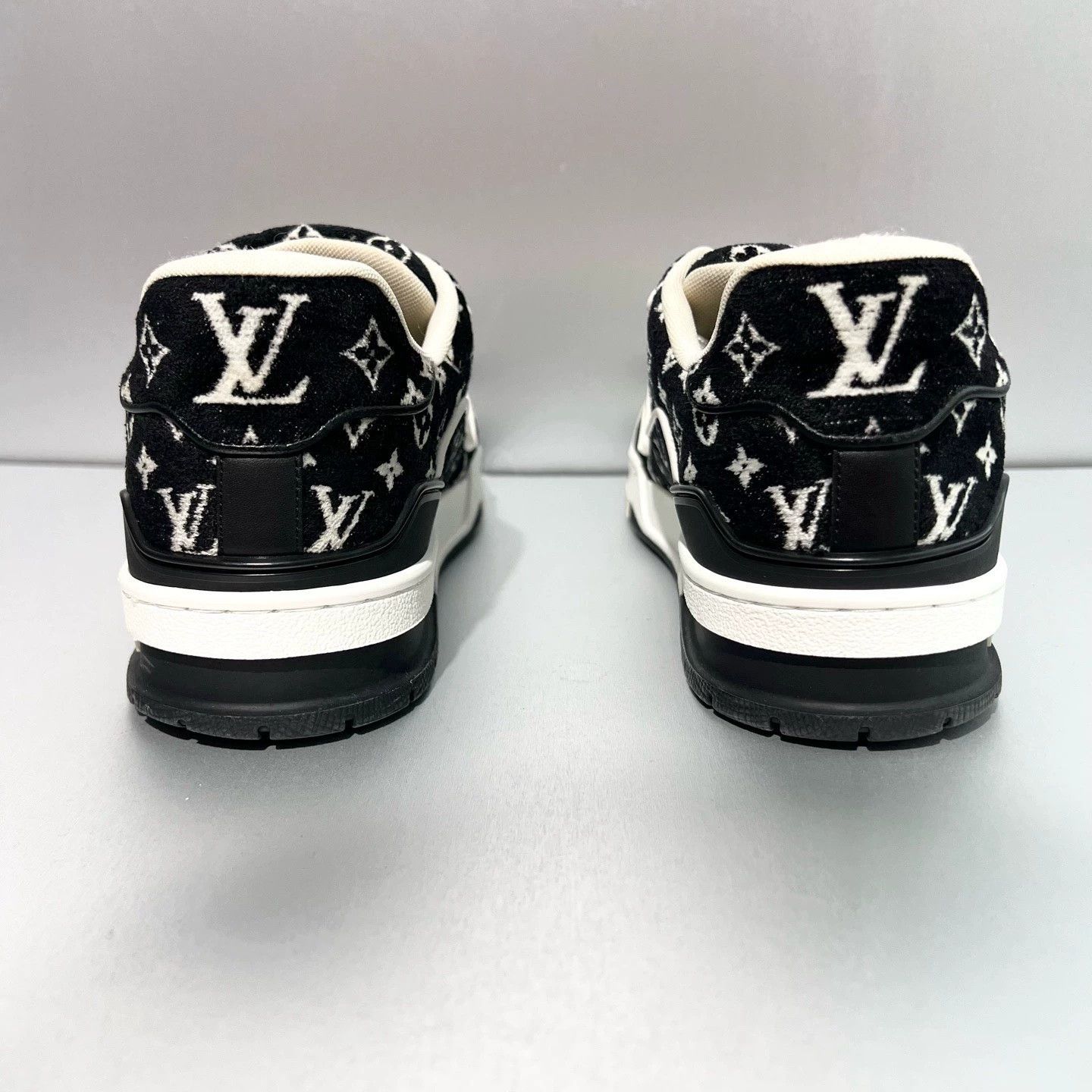 Louis Vuitton Louis Vuitton Suede All-over Monogram Canvas Sneakers Size US 8.5 / EU 41-42 - 4 Thumbnail