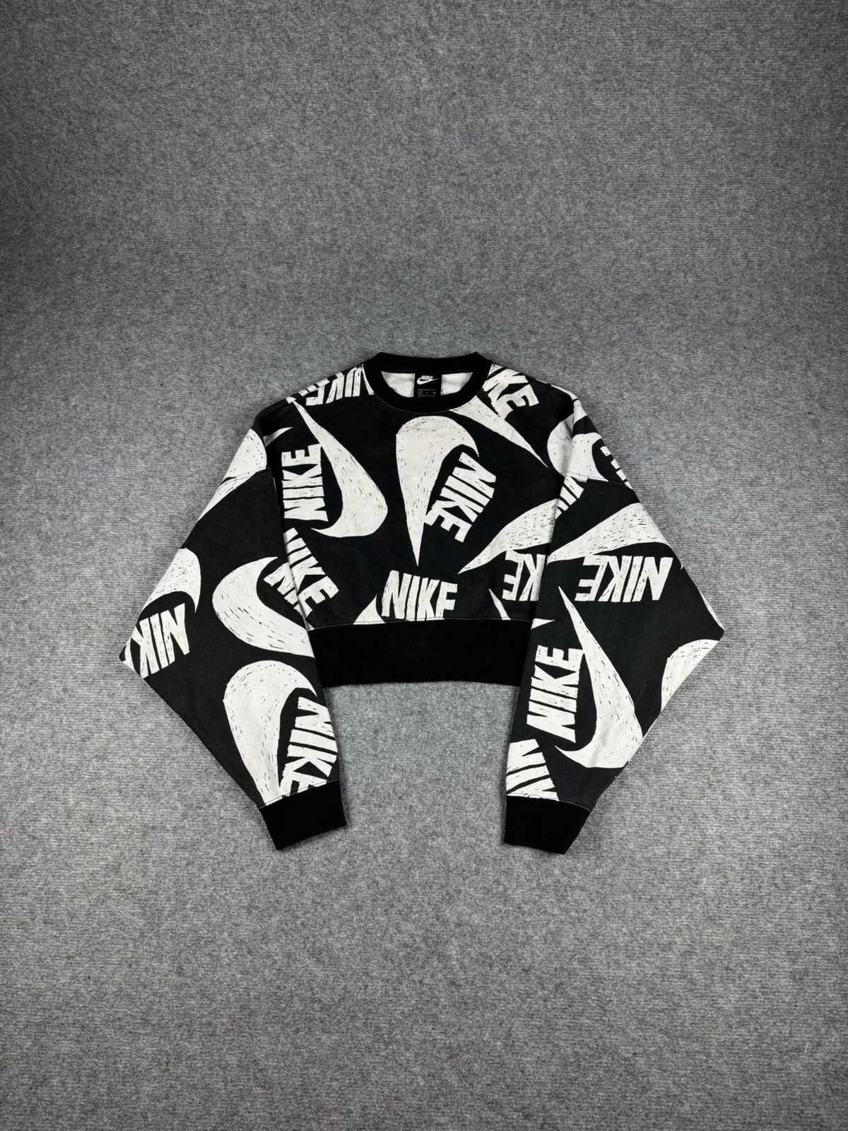 Nike Nike Big Swoosh Monogram Crop Top Size S / US 4 / IT 40 - 1 Thumbnail