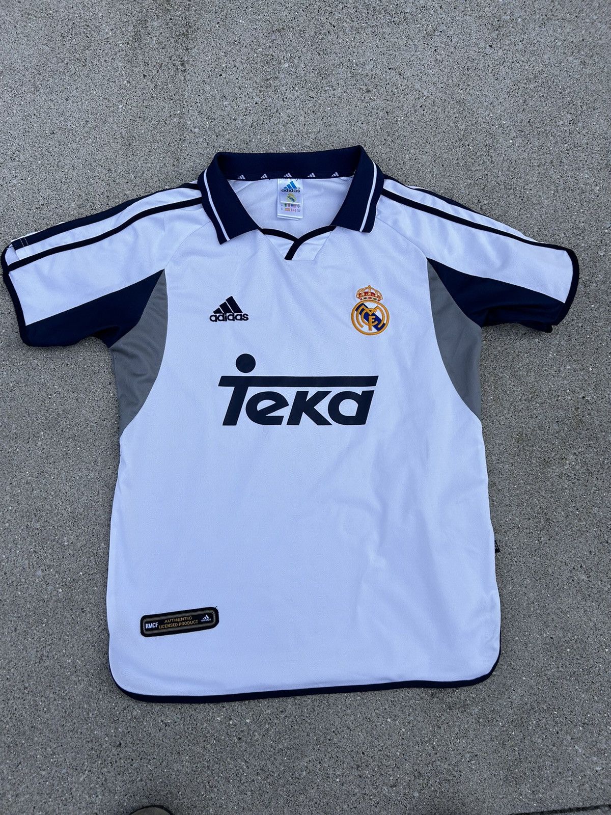 Vintage 2000-01 Real Madrid home kit
