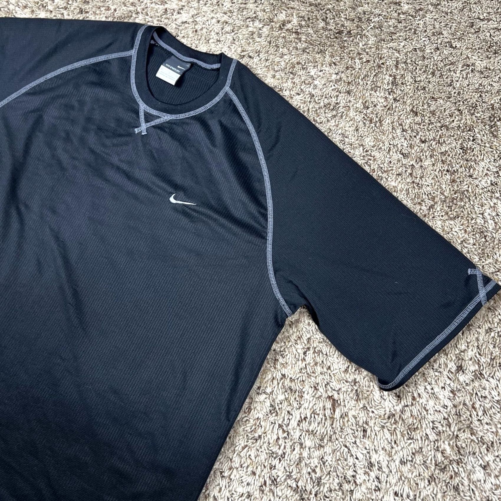 Nike VINTAGE Nike T-Shirt Men’s Large Embroidered Swoosh Logo Black Gray Cotton Jersey Short Sleeve Crew Neck Size US L / EU 52-54 / 3 - 4 Thumbnail