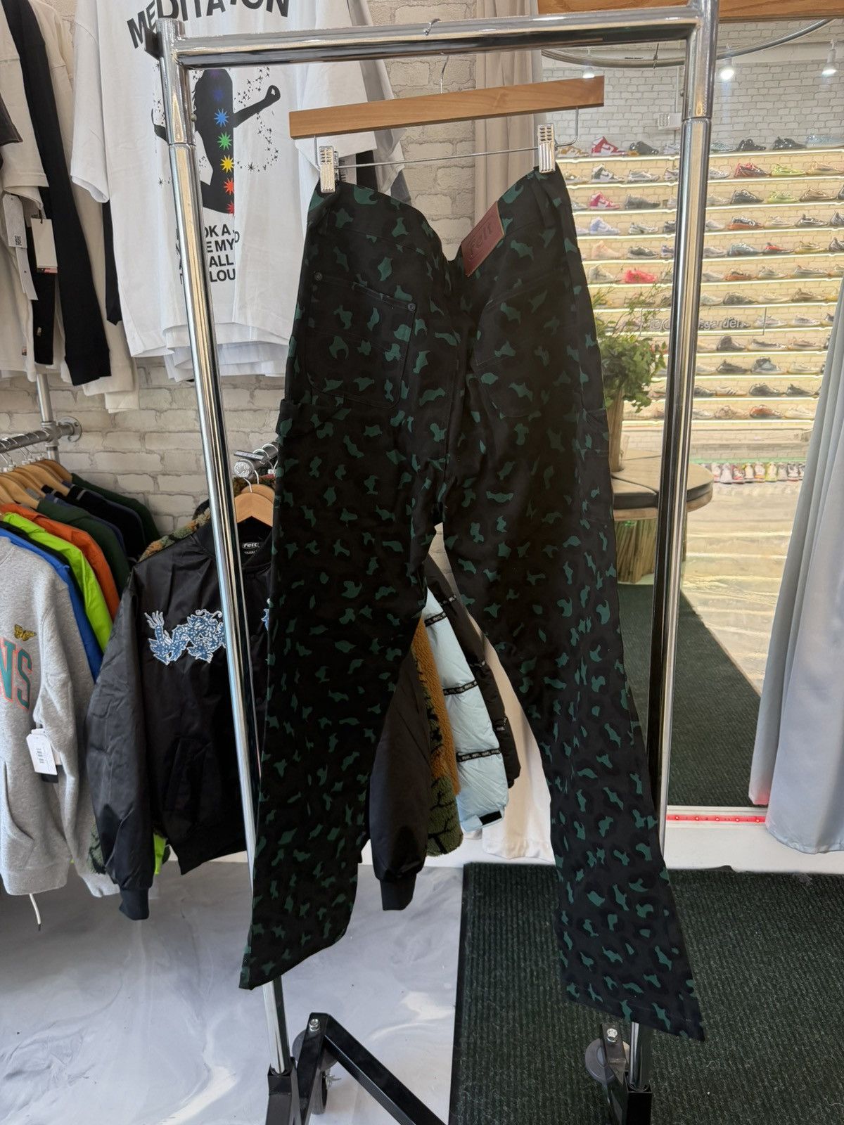 FELT FELT “Dark Leopard Garden” Pants Size US 34 / EU 50 - 2 Thumbnail