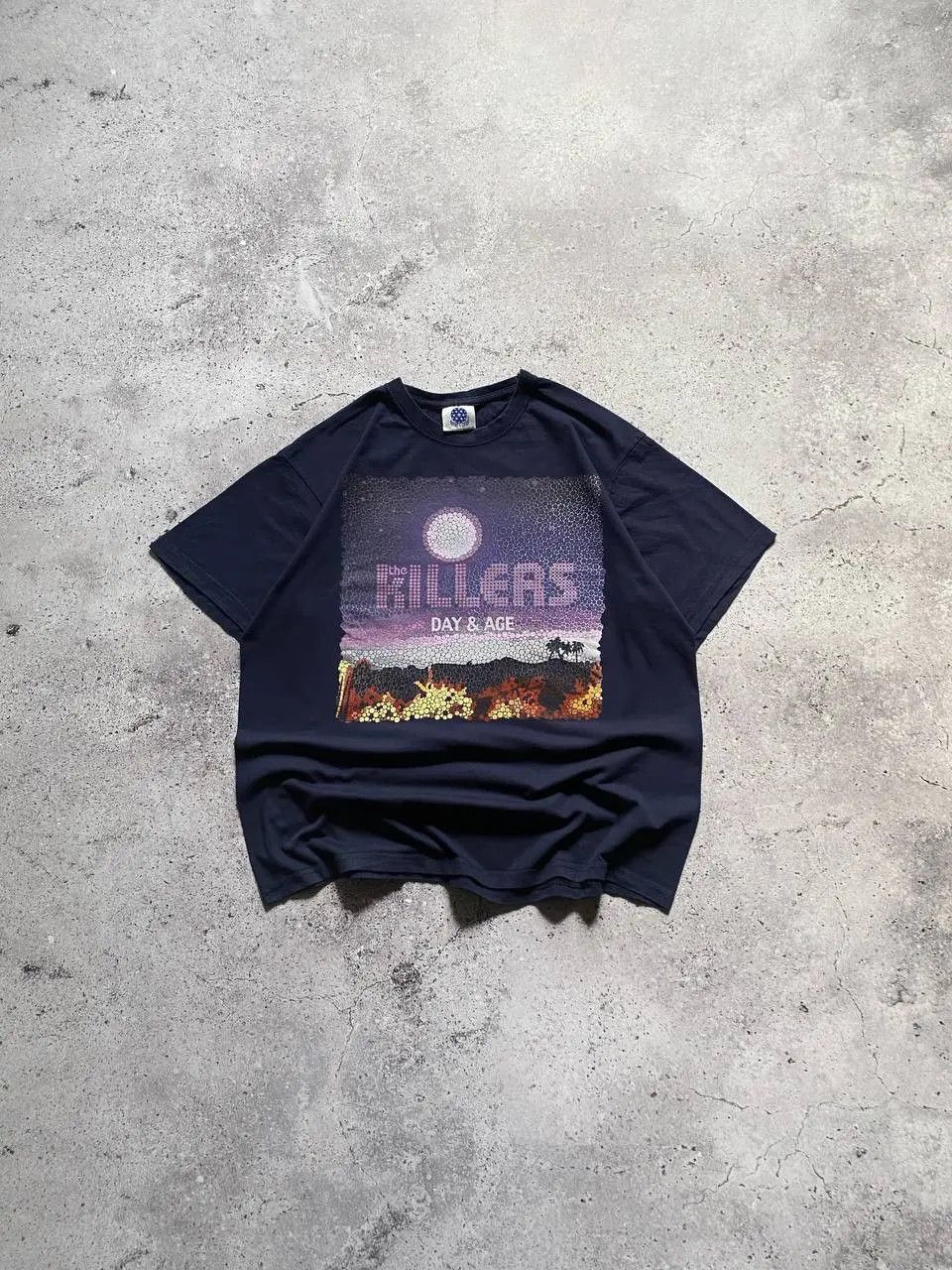 Band Tees VINTAGE THE KILLERS “DAY AND AGE” ALBUM ROCK BAND T SHIRT Size US L / EU 52-54 / 3 - 1 Thumbnail