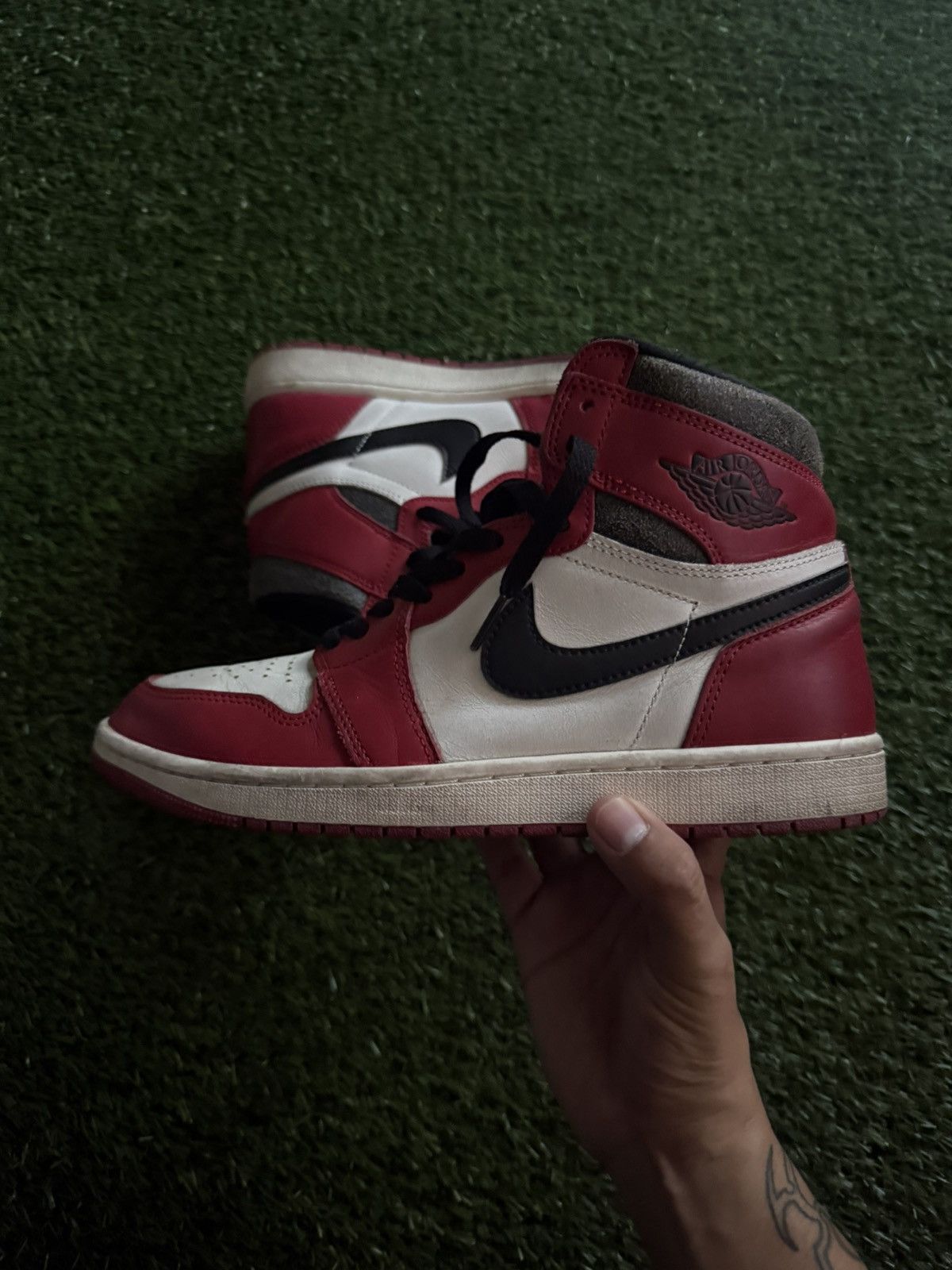 Nike Air Jordan 1 Chicago Lost and Found Size US 9.5 / EU 42-43 - 2 Thumbnail
