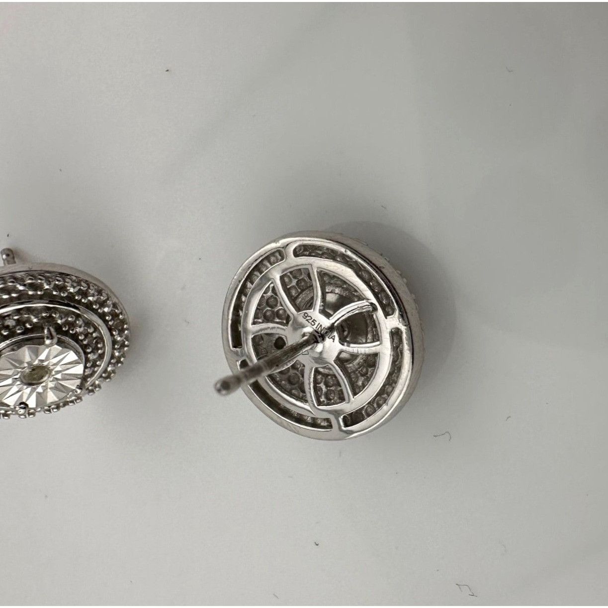 Other Round Illusion Diamond Stud Earrings Size ONE SIZE - 13 Thumbnail