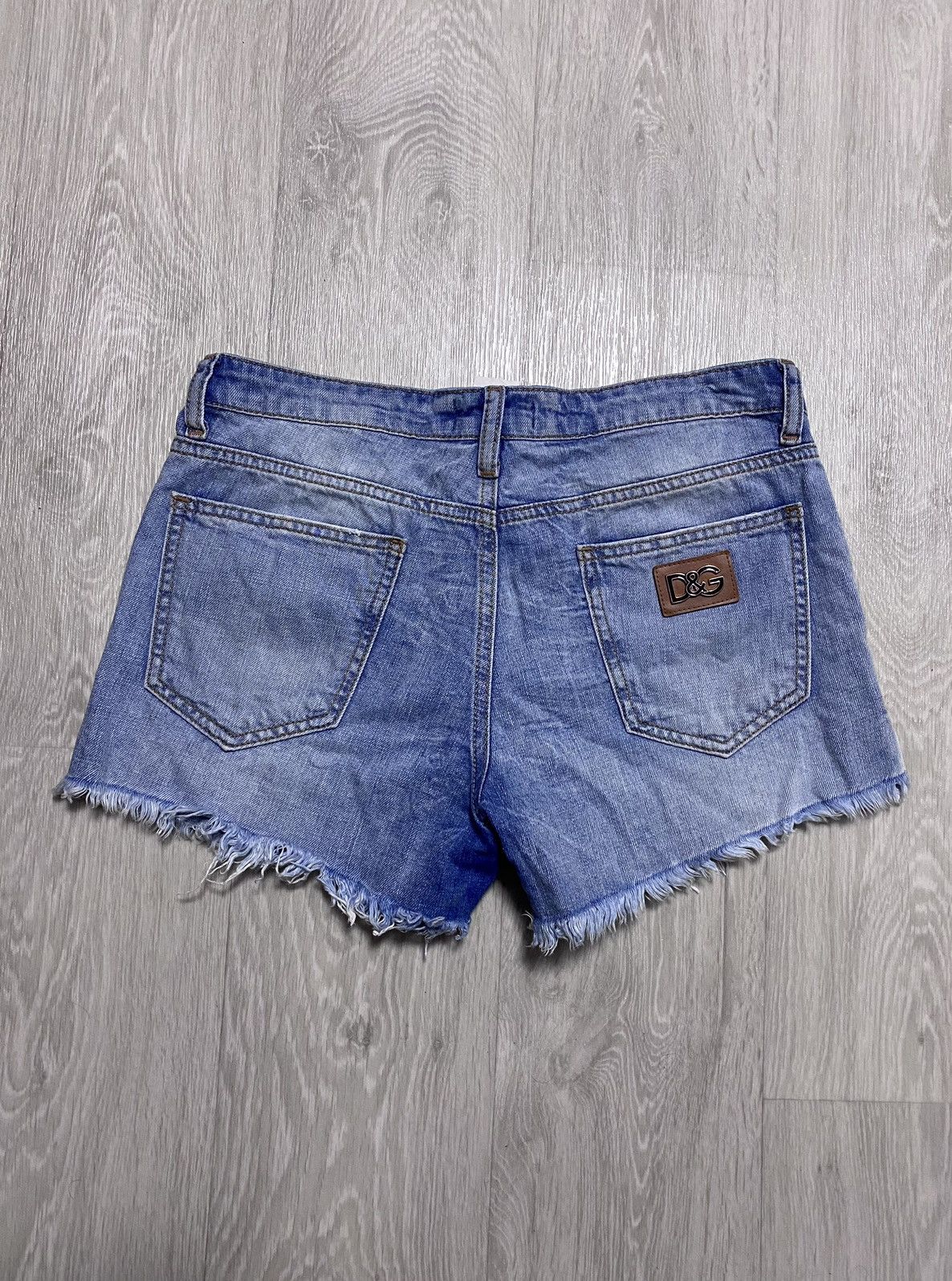 Dolce & Gabbana Women’s D&G Washed Blue Torn Fringed Distressed Denim Shorts Size 26" / US 2 / IT 38 - 5 Thumbnail