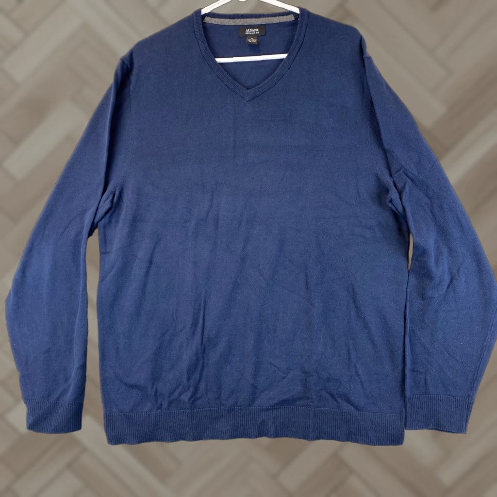 Alfani Alfani Pullover Knit Sweater Men's XL Long Sleeve Navy Blue V-Neck / 66-25 Size US XL / EU 56 / 4 - 1 Thumbnail