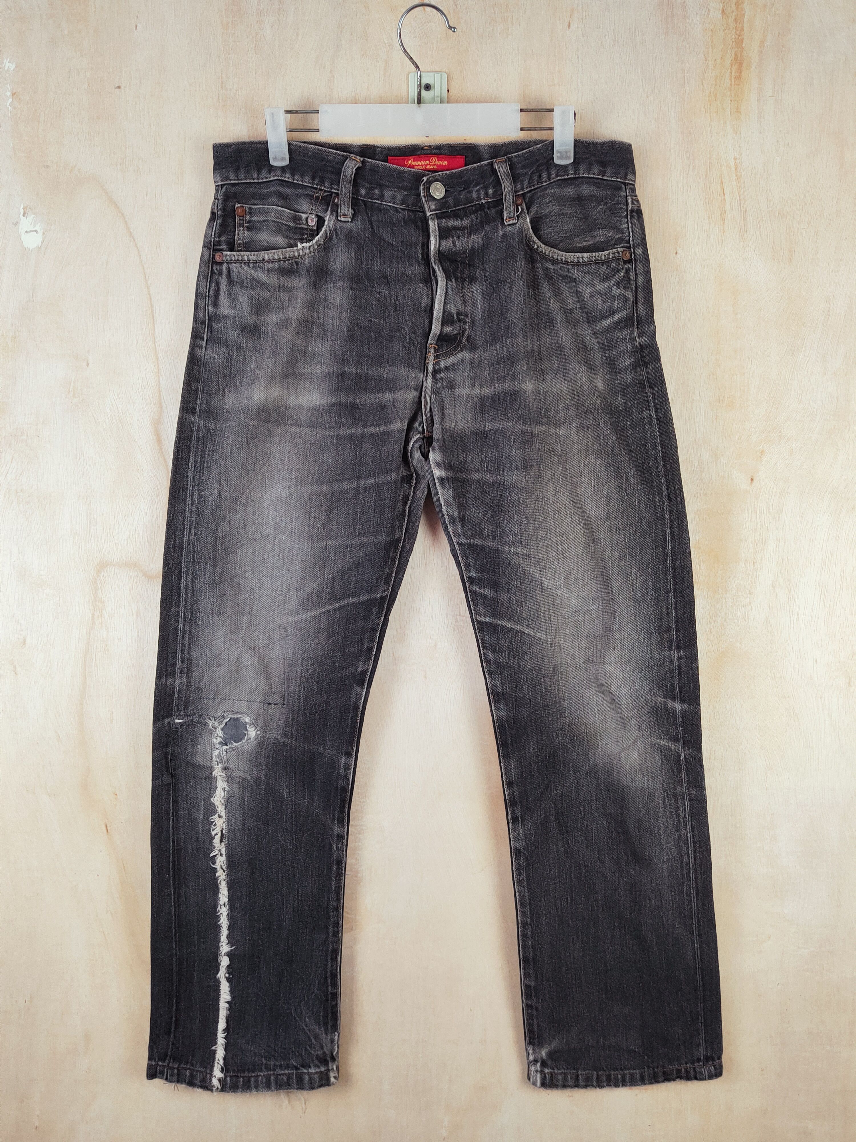 Japanese Brand Uniqlo Black Faded Distressed Ripped Jeans #S2670 Size US 32 / EU 48 - 1 Thumbnail