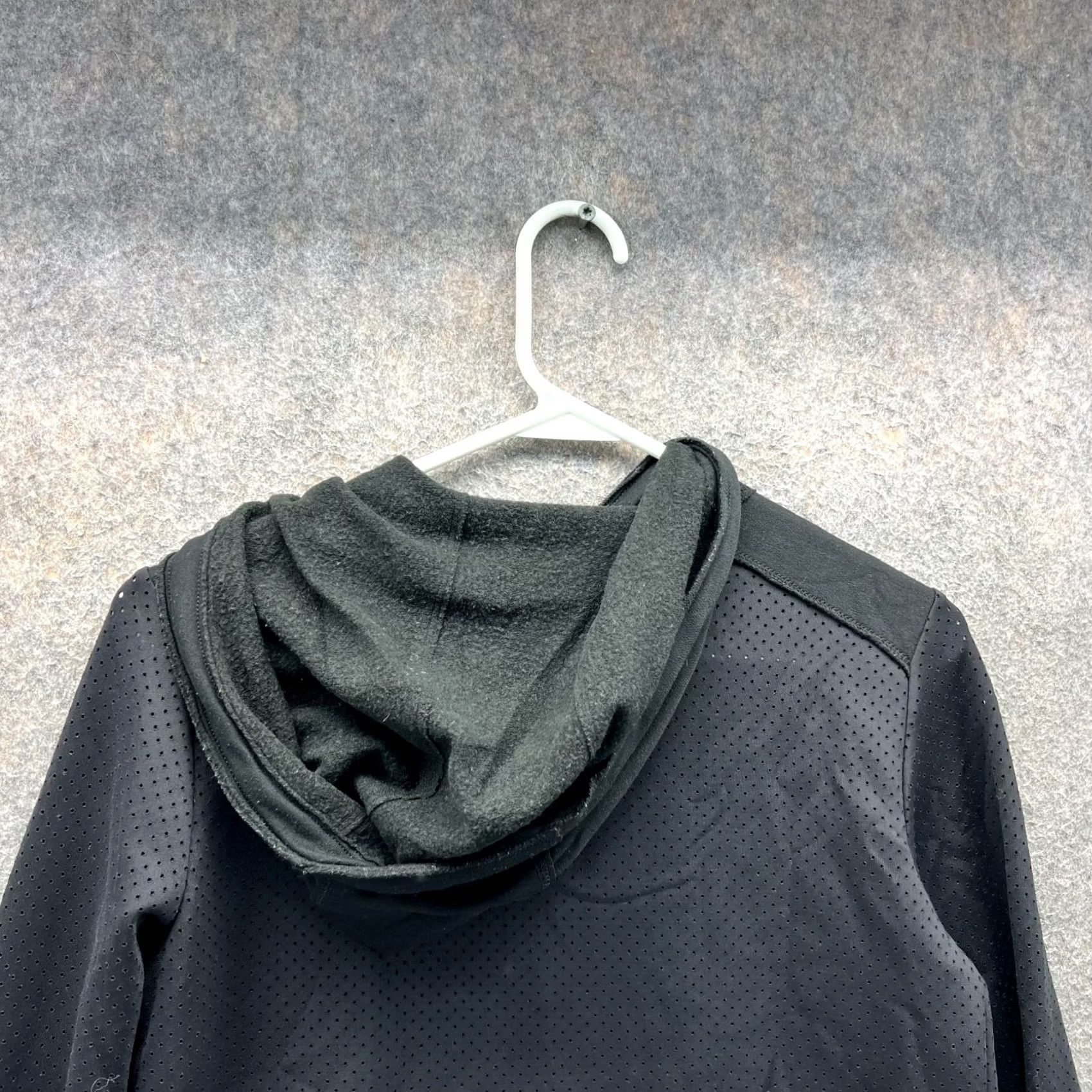 Elie Tahari VINTAGE Elie Tahari Sport Hoodie Womens XS Black Full Zip Perforated Athletic Jacket Size XS / US 0-2 / IT 36-38 - 4 Thumbnail