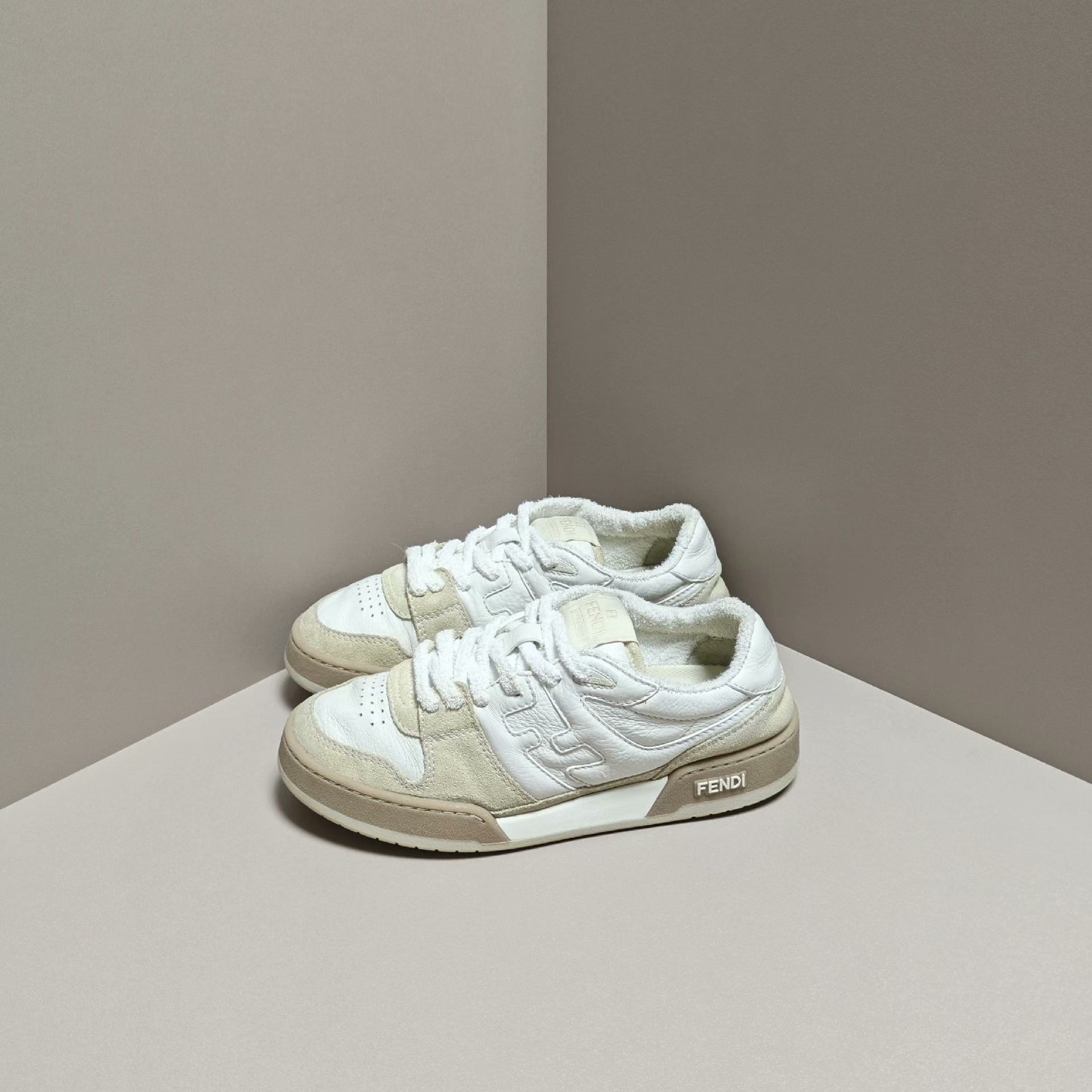 Fendi Fendi White Lowtop Sneakers us_8 Women Size US 8 / IT 38 - 1 Thumbnail