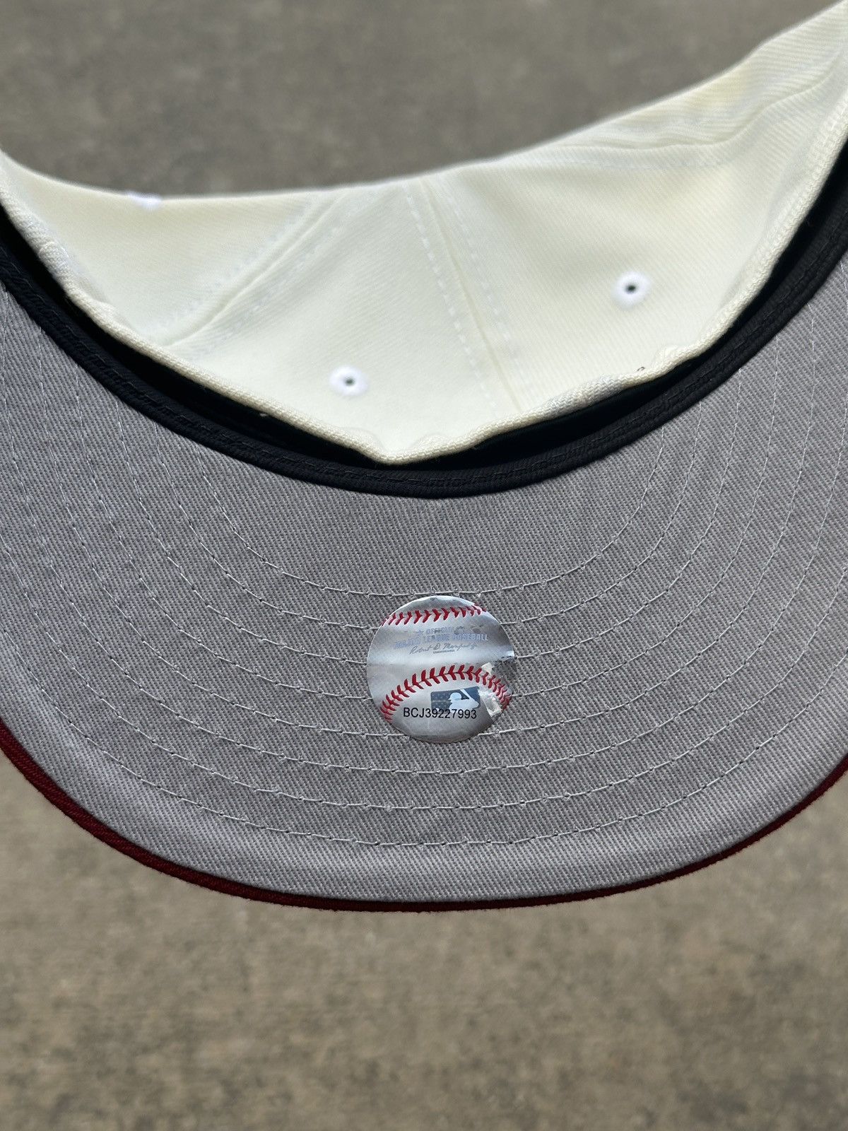 MLB × New Era Arizona Diamondbacks Chrome White Two Tone Fitted Hat 7 1/4 Size ONE SIZE - 3 Thumbnail