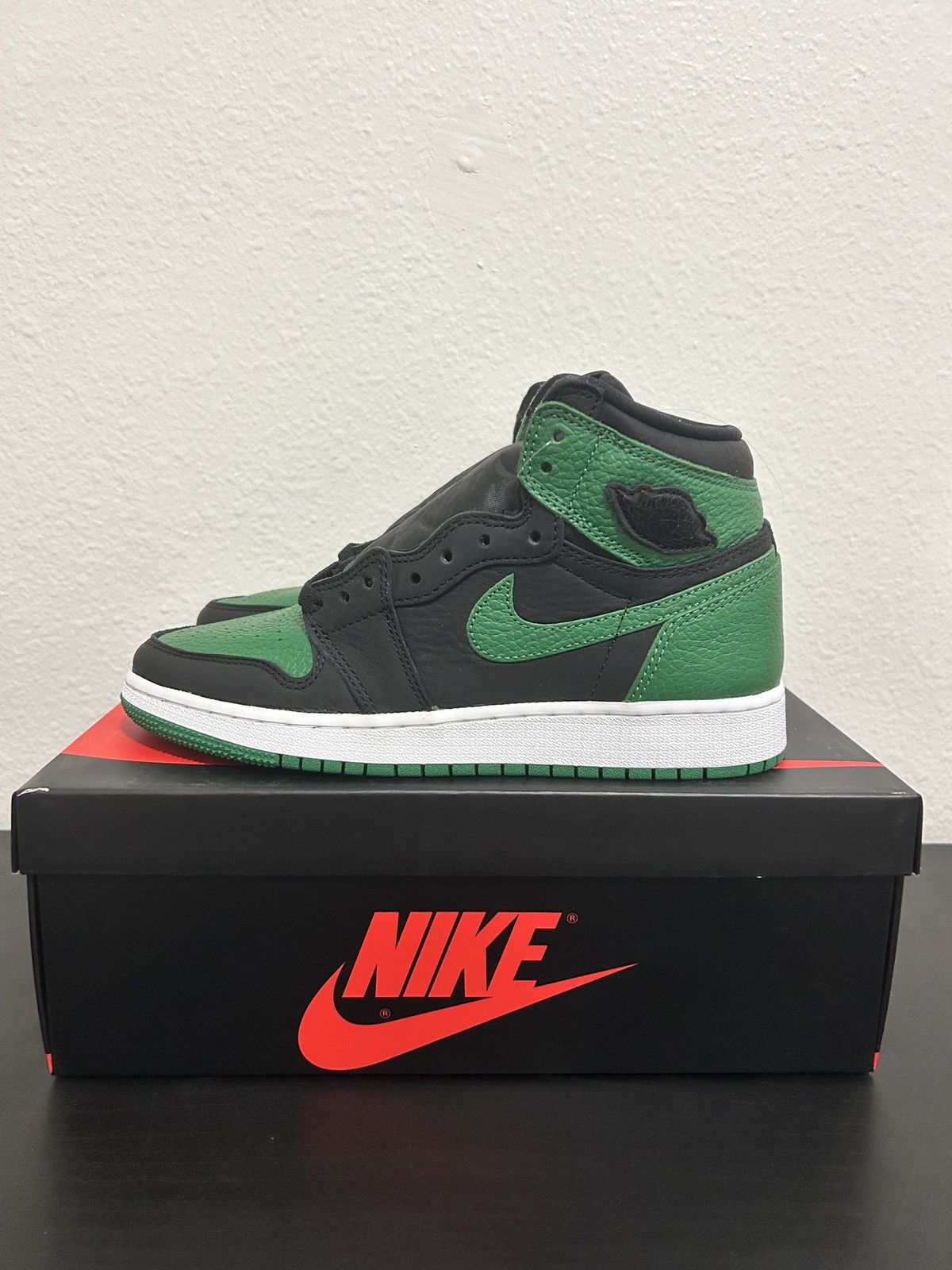 Jordan Brand Jordan 1 High Pine Green Size US 5.5 / IT 35.5 - 1 Thumbnail