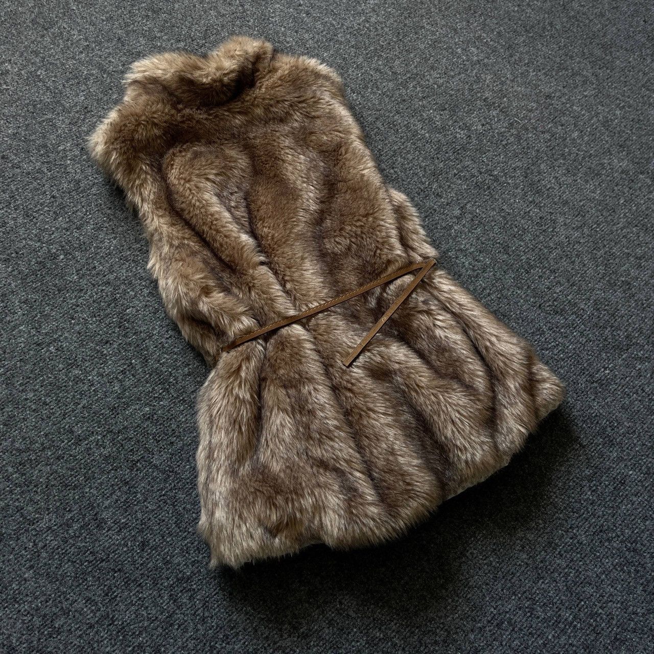 Le Grande Bleu (L.G.B.) VTG Zara Women’s Faux Fur Vest Size XS Hype Trend Staff Pick Size XS / US 0-2 / IT 36-38 - 5 Thumbnail