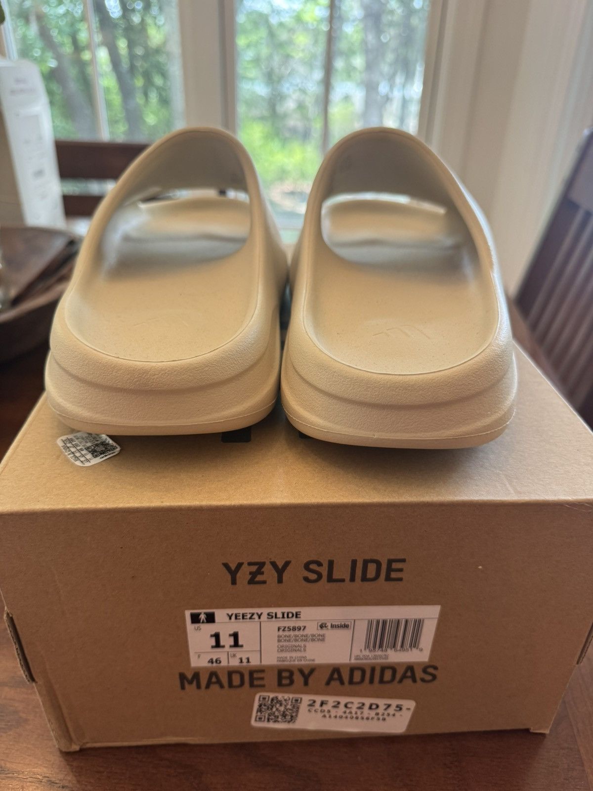 Yeezy Yeezy Slide Bone Size US 11 / EU 44 - 2 Thumbnail
