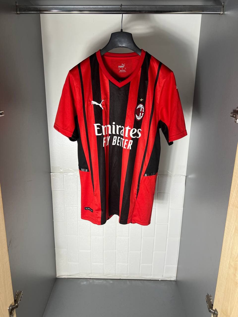 Puma VINTAGE PUMA FC AC MILAN INTER ITALY SOCCER JERSEY Y2K RETRO Size US M / EU 48-50 / 2 - 1 Thumbnail