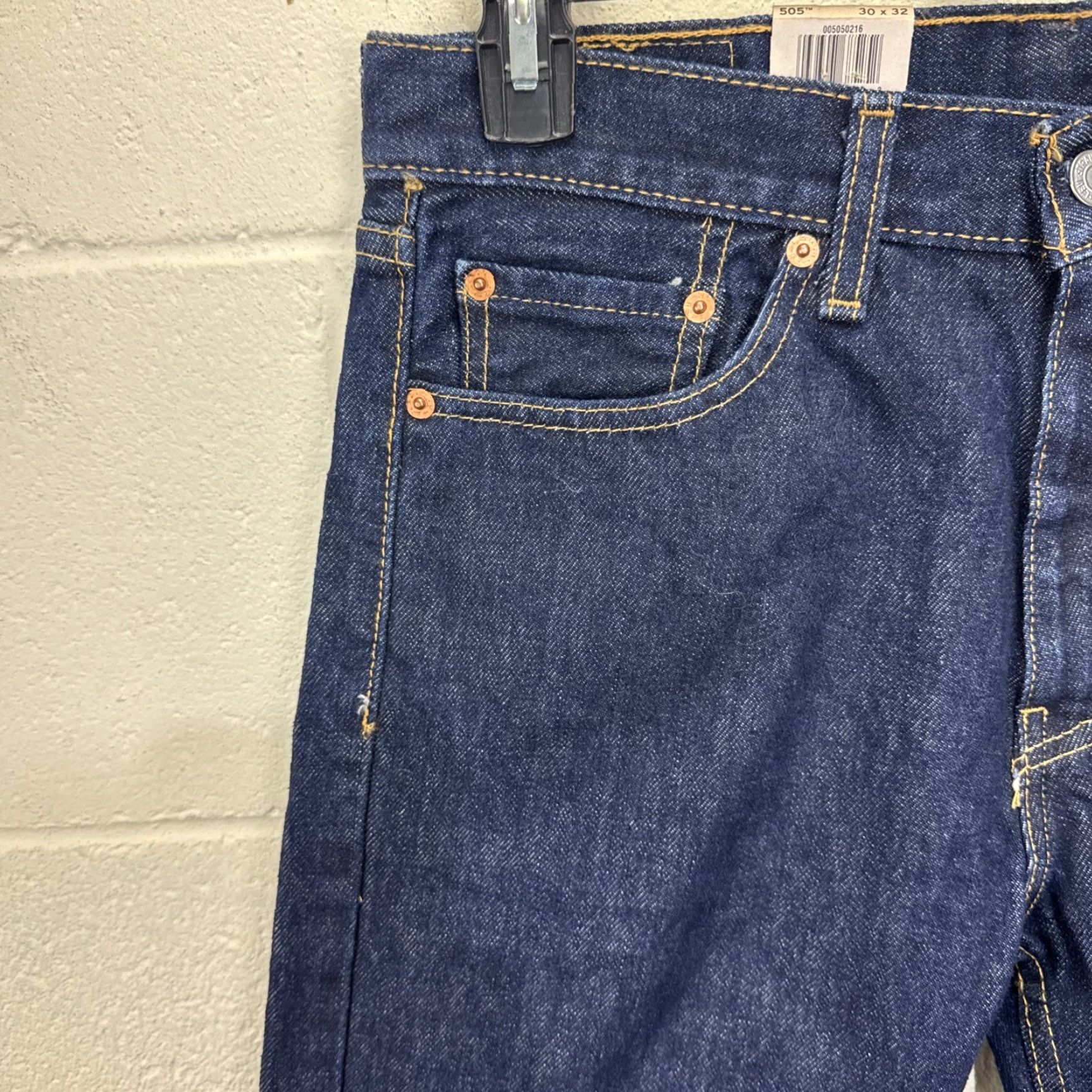 Levi's Levi's 505 Jeans Slim Straight Leg Size 30x32 Dark Wash Blue Mens 90s Size US 30 / EU 46 - 2 Thumbnail