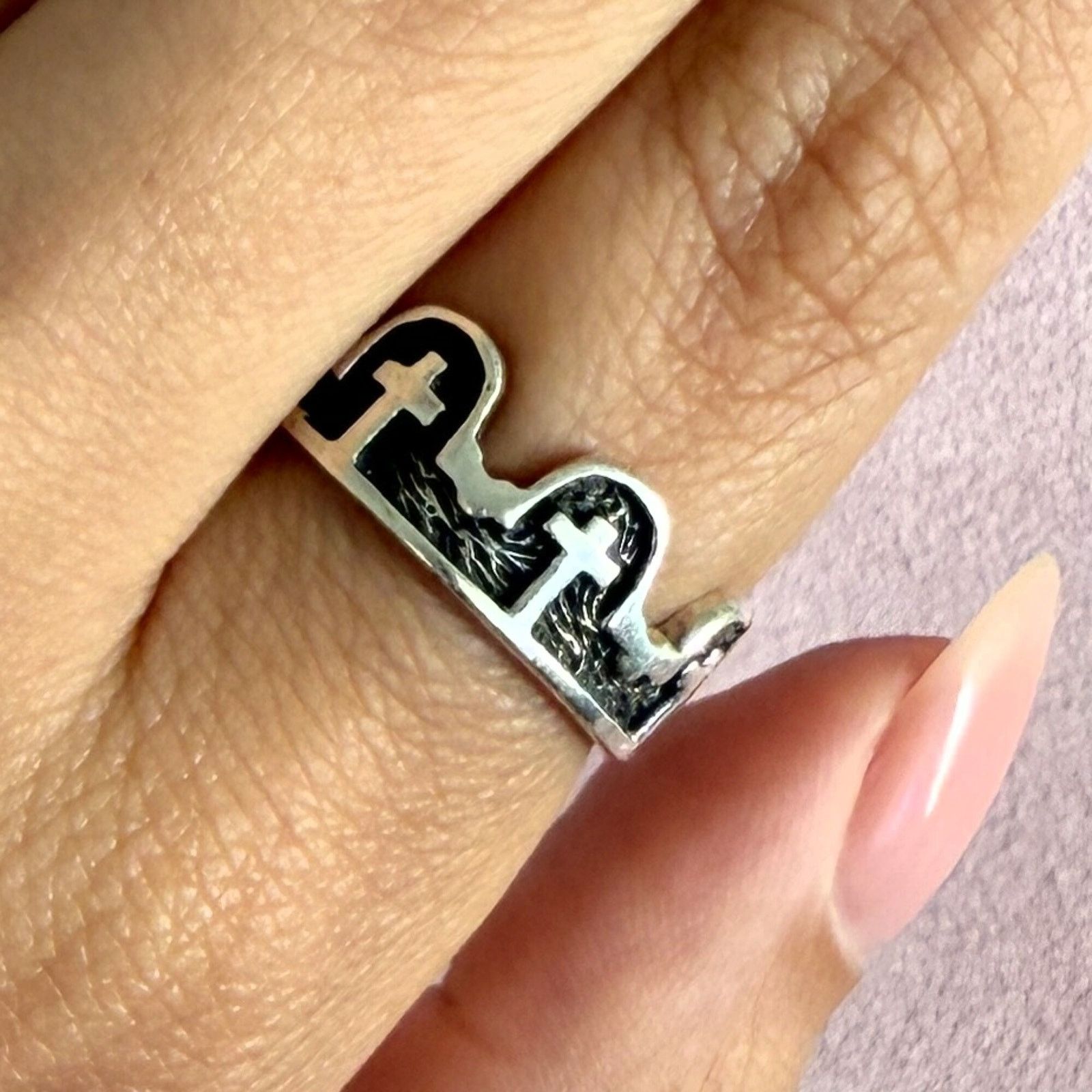 Sterling Silver sterling silver vintage crosses band ring size 7 Size ONE SIZE - 1 Thumbnail