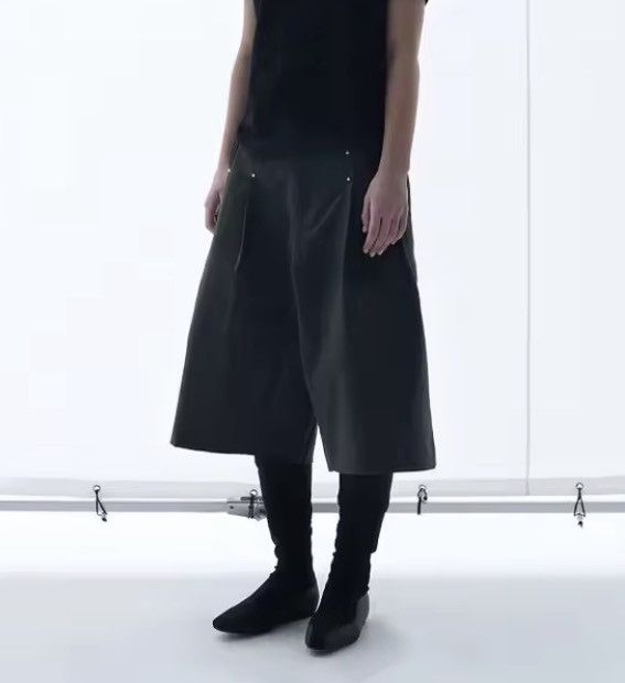 Other Black Pleated Shorts Size US 35 - 1 Thumbnail