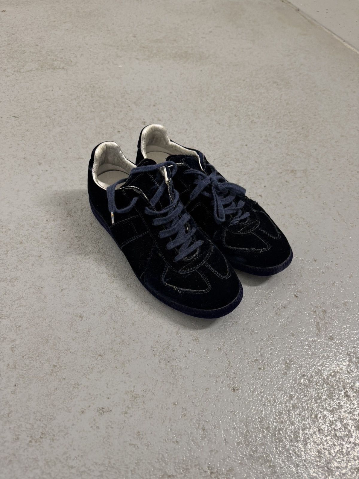 Maison Margiela Maison Margiela Replica VelourSneakers Size US 8.5 / IT 38.5 - 1 Thumbnail