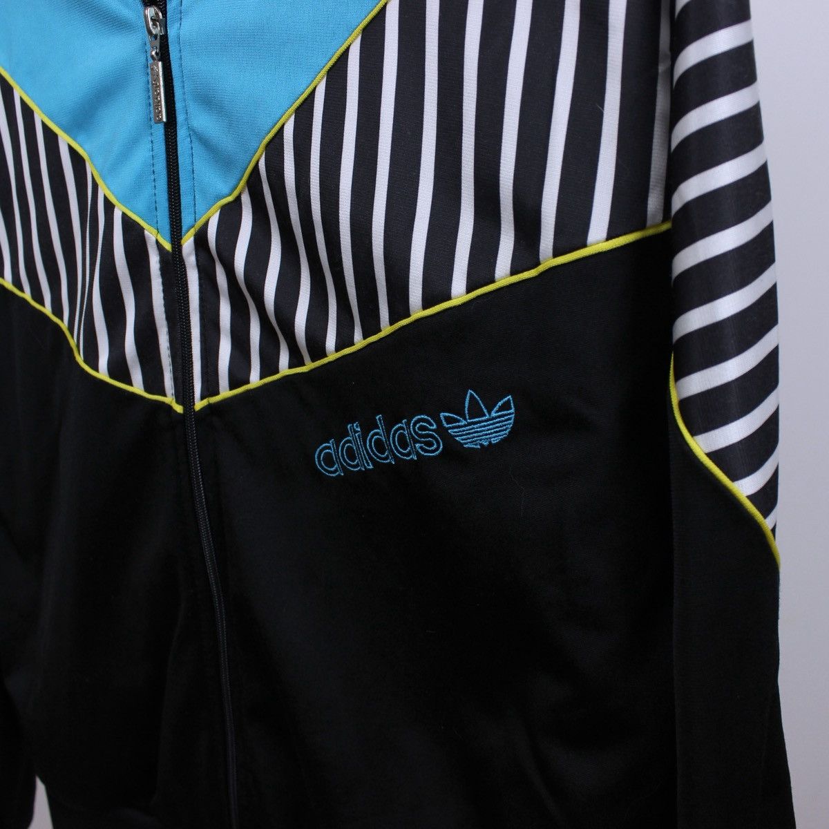 Adidas Vintage Adidas Track Top Jacket Size M / US 6-8 / IT 42-44 - 4 Thumbnail
