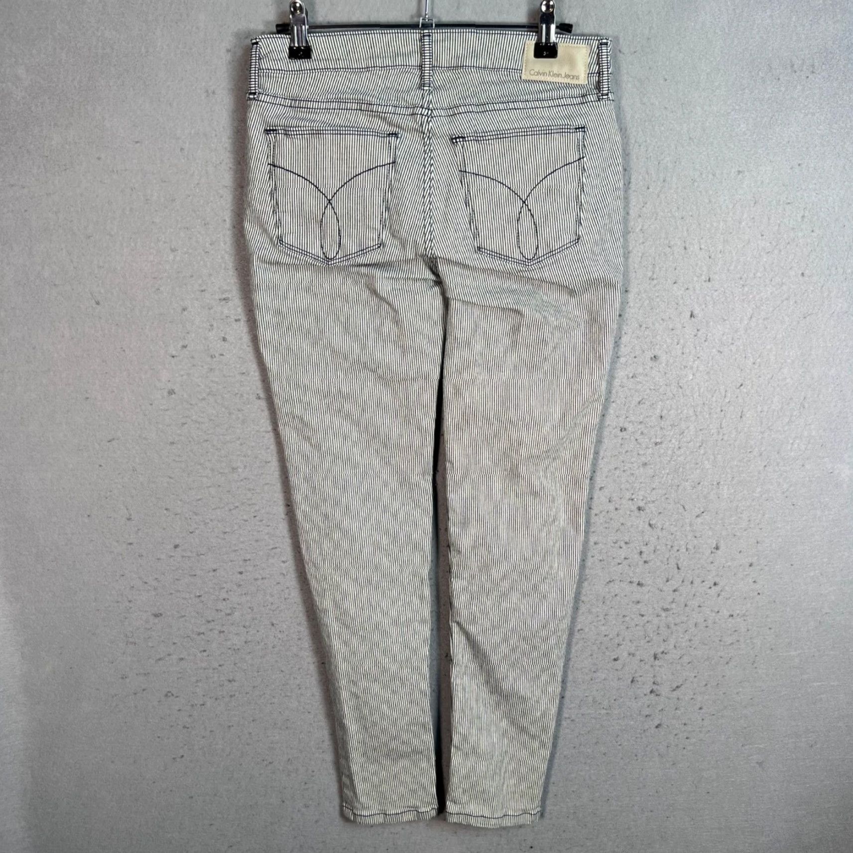 Calvin Klein Calvin Klein Womens Jeans Slim Fit Midthin Denim Stretch Pinstripe Skinny 28x27 White 28 Regular Cotton Blend Womens Jeans 90s Inspired? Size 28" / US 6 / IT 42 - 2 Thumbnail