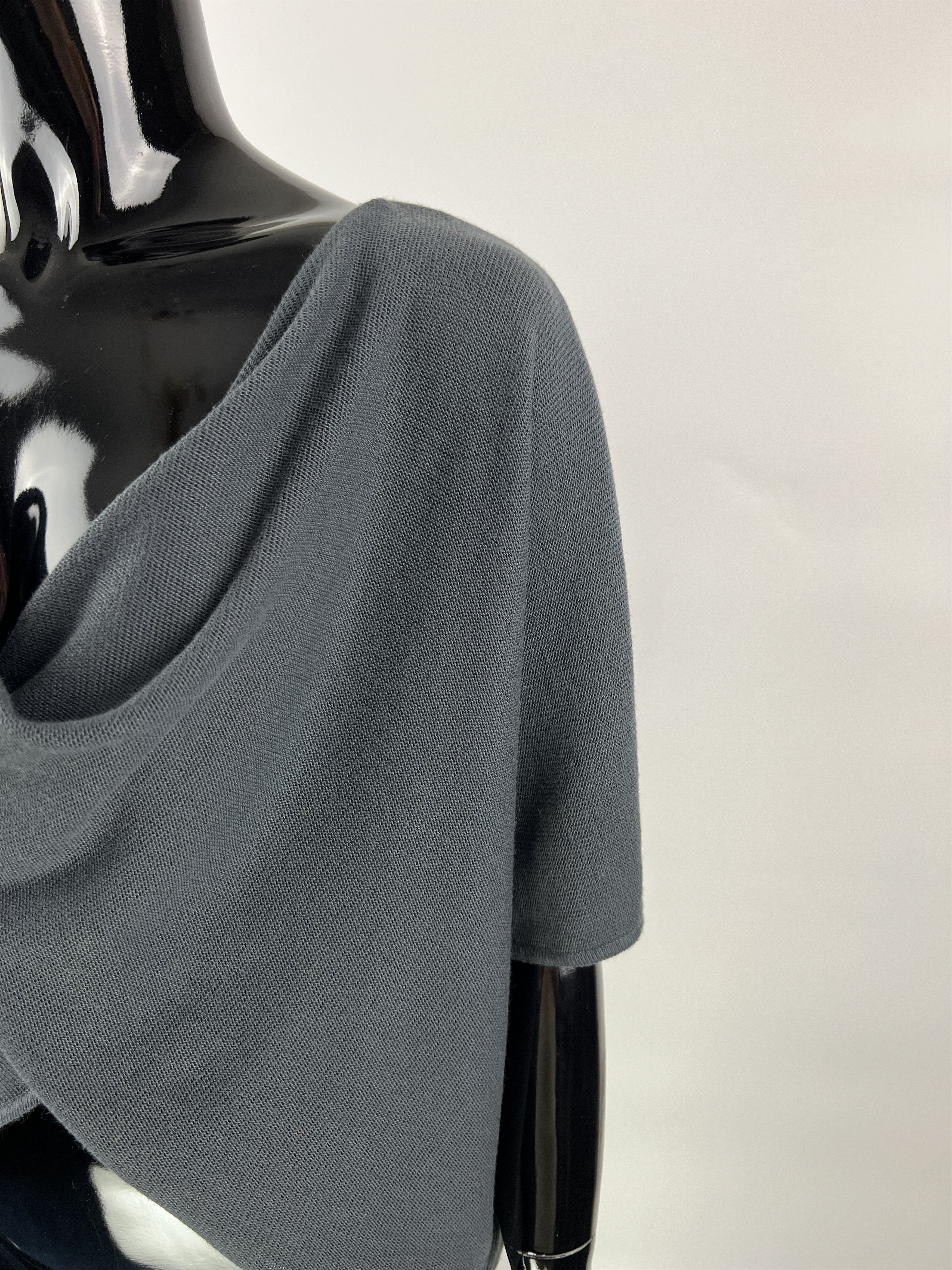 Designer OSKA Gray Asymmetrical Half Sleeve Top Size 1 Size S / US 4 / IT 40 - 4 Thumbnail