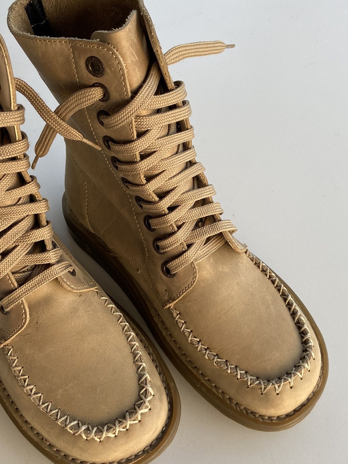 Dr. Martens Dr. Martens AirWair Beige Leather Boots US-8 EU40 Size US 8 / IT 38 - 10 Thumbnail
