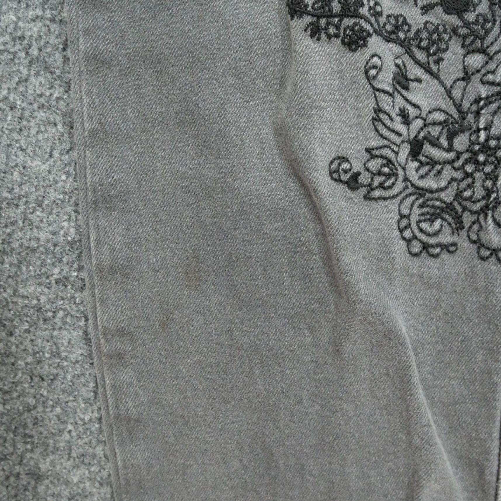 Free People Free People Jeans Womens 26 Grey Embroidery Flowers Raw Hem We The Free Size 26" / US 2 / IT 38 - 5 Thumbnail