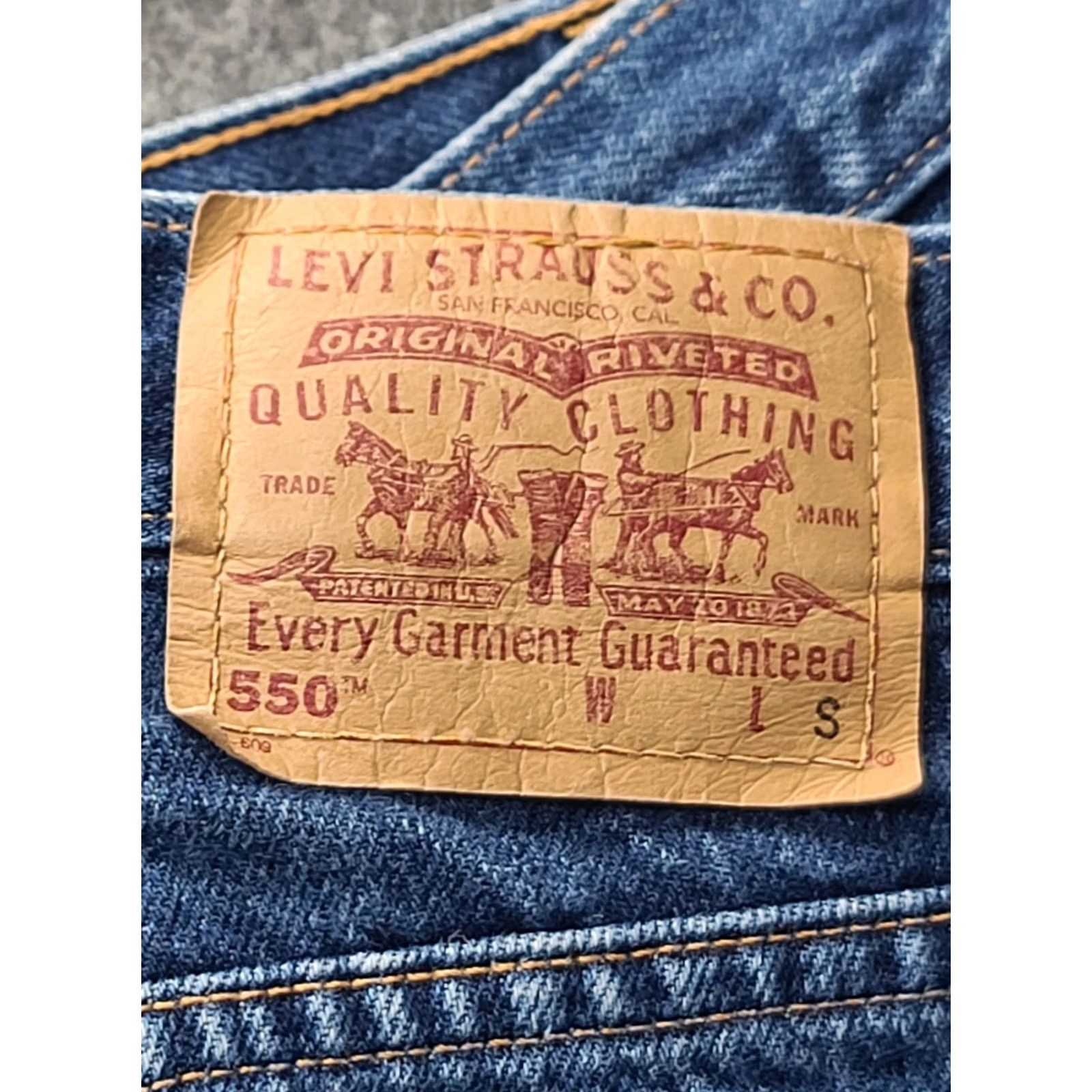 Levi's VINTAGE Levi's 550 Jeans Womens 10 Relaxed Tapered 28x28 Blue USA 90s Grunge Retro Mens Women Girls Size 32" / US 10 / IT 46 - 2 Thumbnail