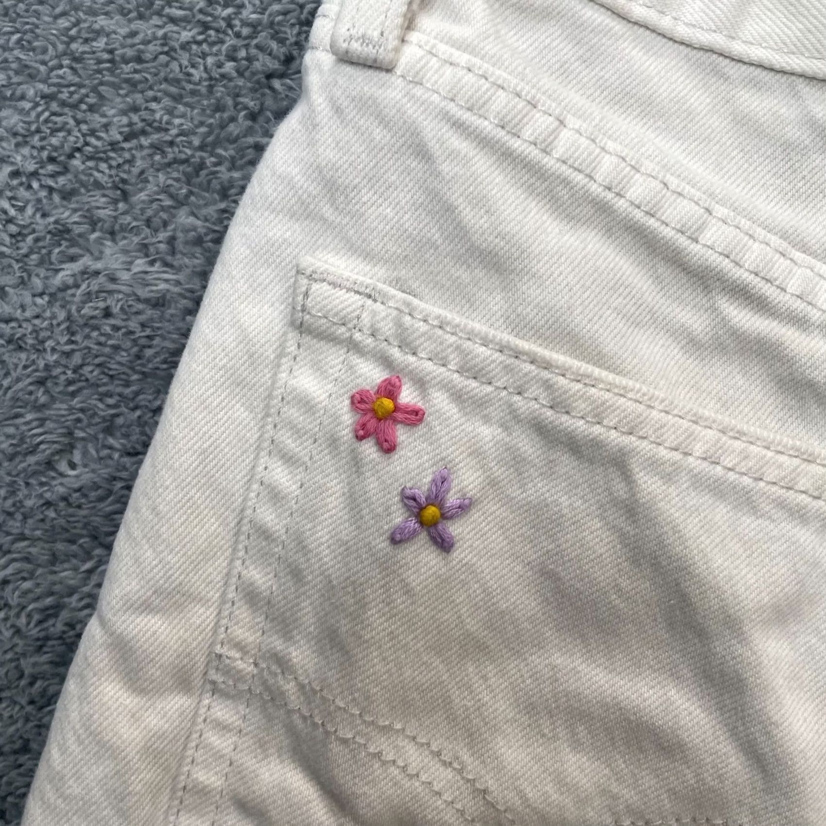 Levi's VINTAGE Levi's Womens Shorts 32 White Silvertab Mom Cut Off Denim Cotton 90s 5 Pocket Size 24" / US 00 / IT 34 - 6 Thumbnail