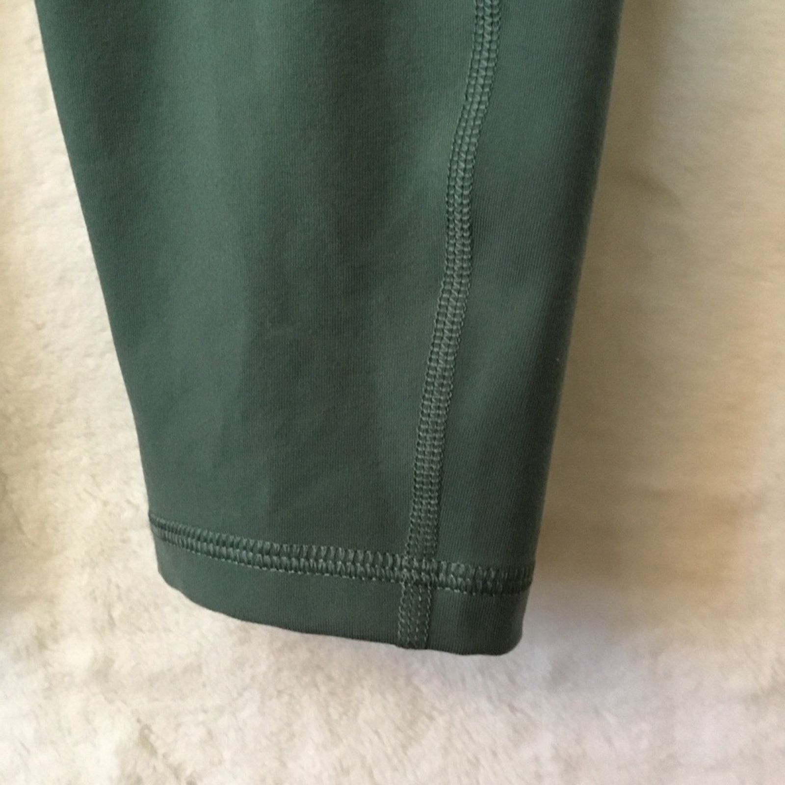 Old Navy Old Navy Green Active High-Rise Go-Dry Leggings Size 28" / US 6 / IT 42 - 5 Thumbnail