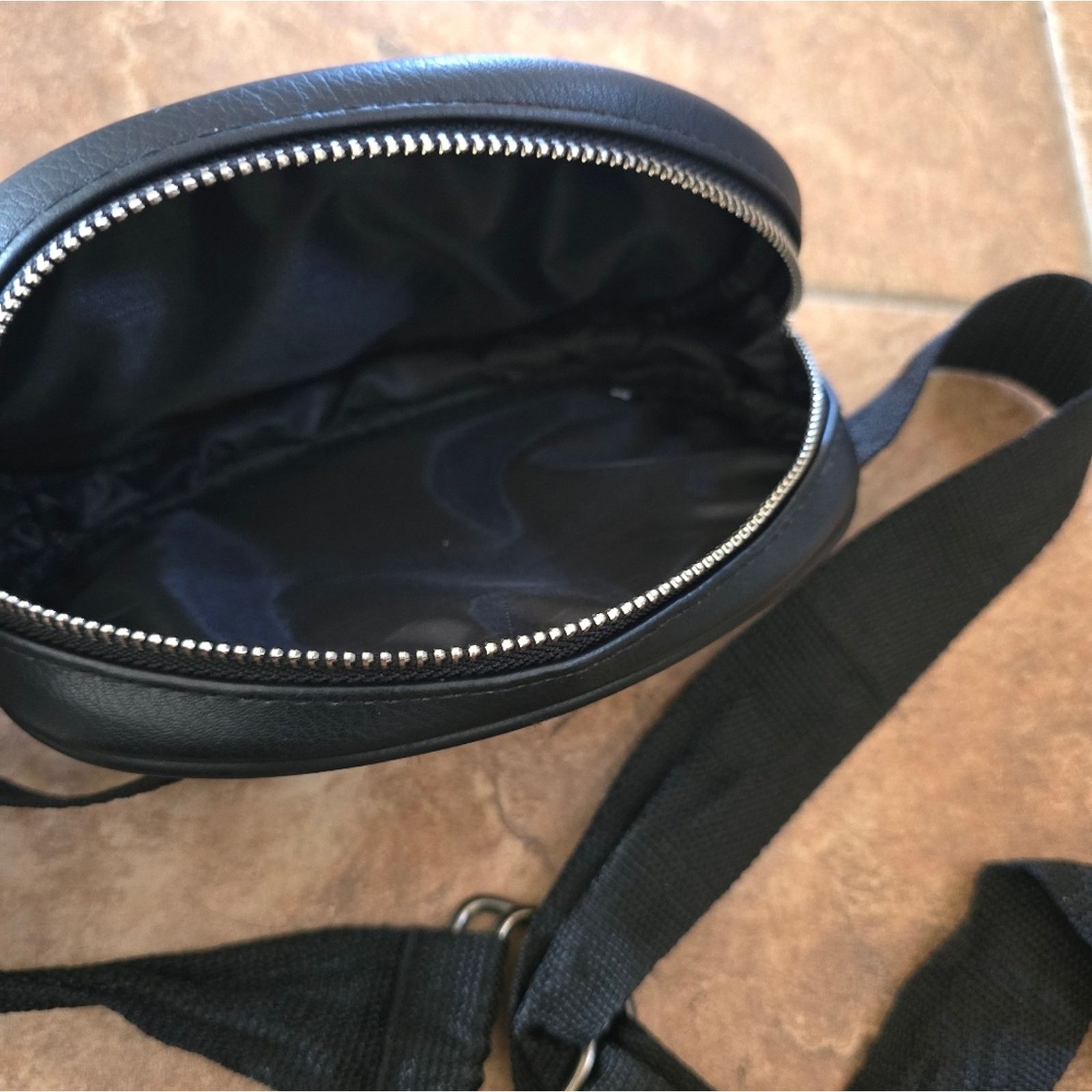 Other Black Tufted Faux Leather Belt Bag Size ONE SIZE - 3 Thumbnail