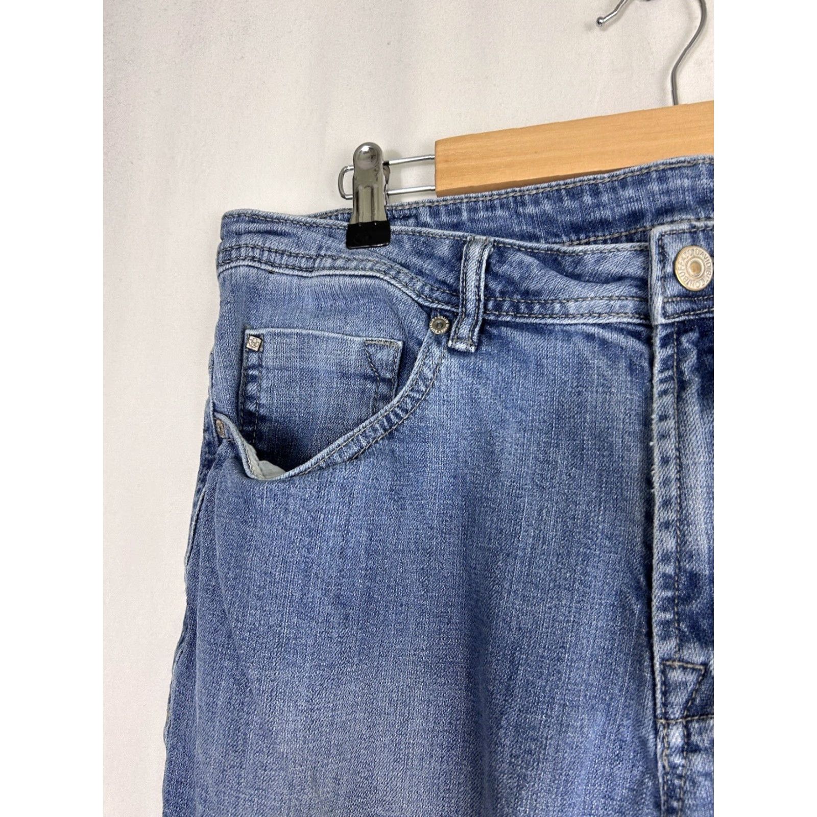 Buffalo David Bitton Buffalo David Bitton Jeans Jackson-X Straight Stretch Men's 36 x 30 Medium Wash Blue Denim Logo American Regular Mens Size US 36 / EU 52 - 4 Thumbnail