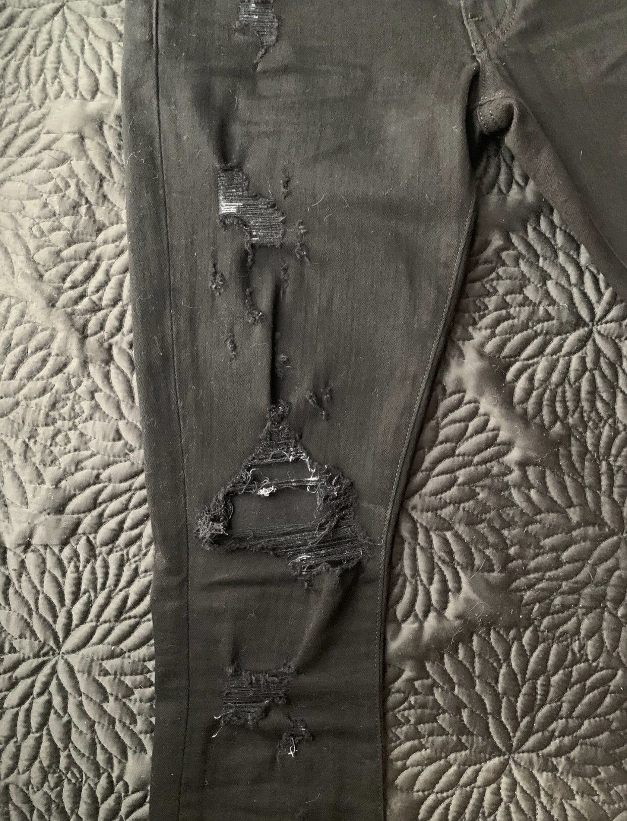 Amiri Amiri's most classic pair of knee ripped jeans 2412- Size US 28 / EU 44 - 7 Thumbnail