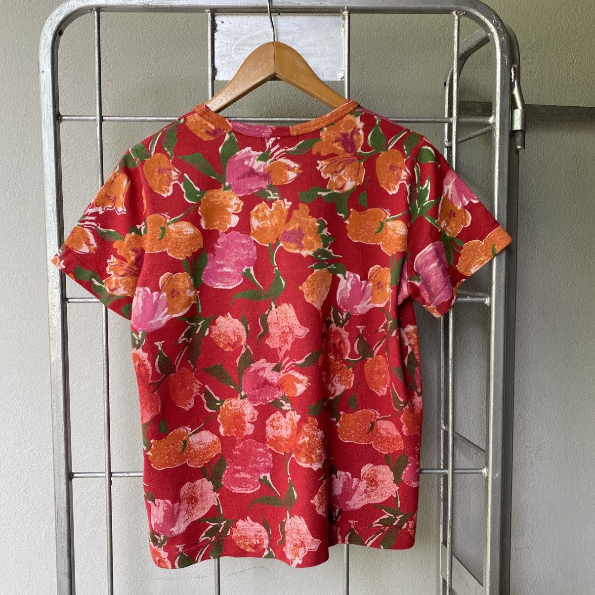 Comme des Garcons Comme des Garcons Red Floral Tee Size S / US 4 / IT 40 - 2 Thumbnail