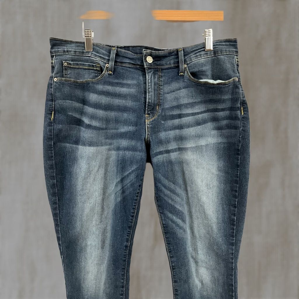 Vintage VINTAGE Signature Levi Strauss Gold Jeans Womens Blue Denim 33x30 Size 30" / US 8 / IT 44 - 1 Thumbnail