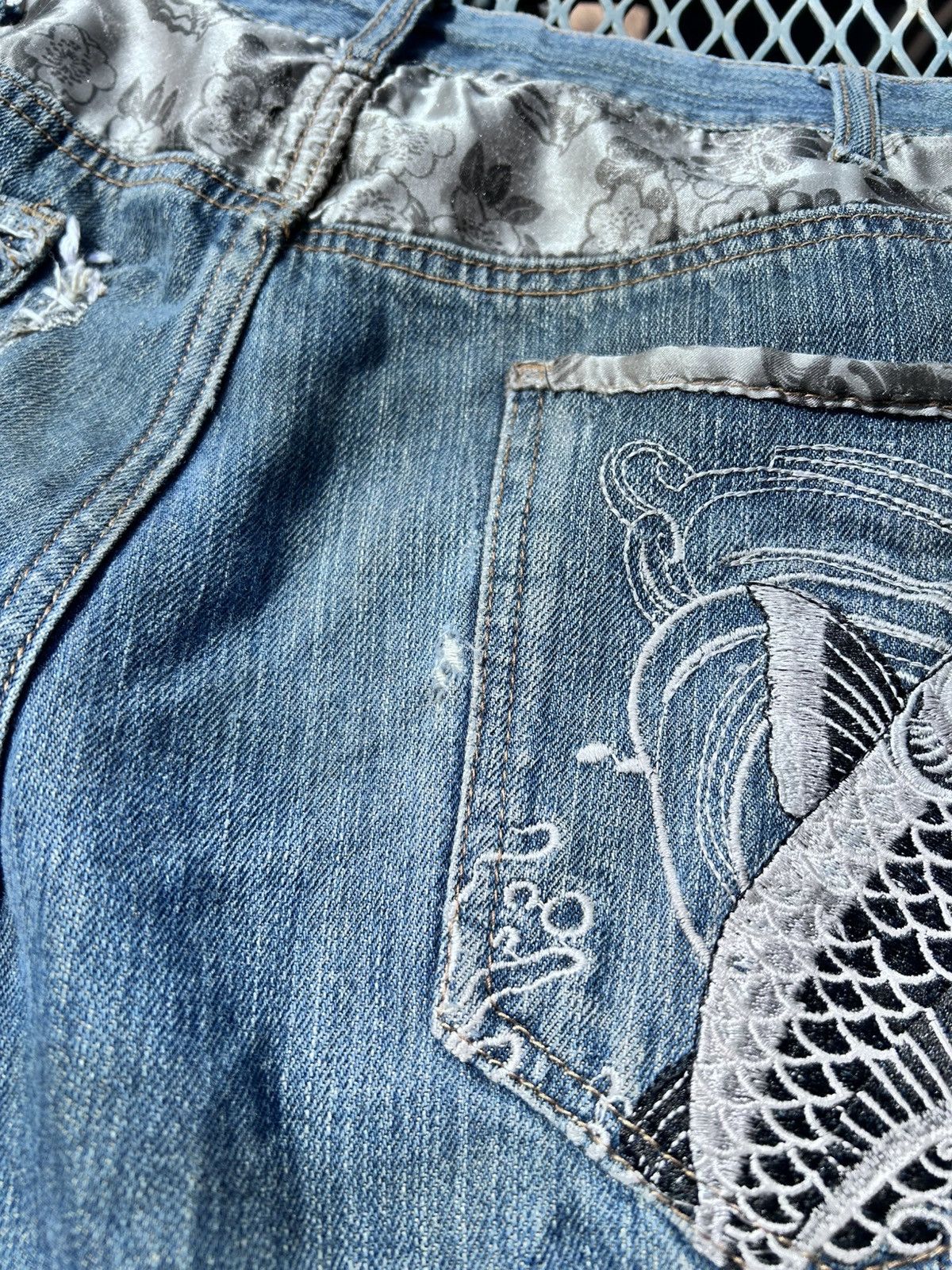 Japanese Brand CRAZY VINTAGE Y2K EMBROIDERED JAPANESE KOI FISH JEANS Size US 36 / EU 52 - 5 Thumbnail