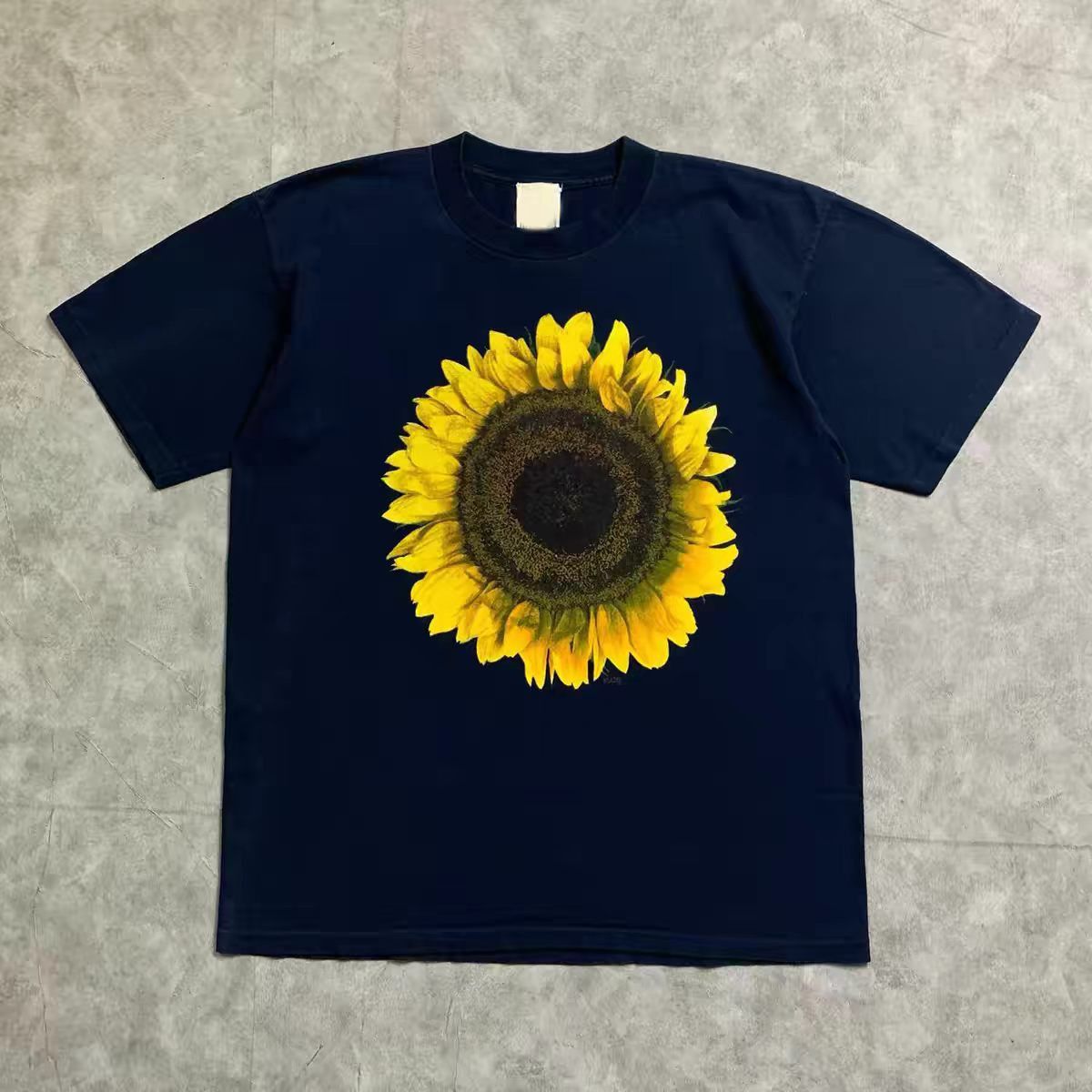 Vintage Blue sunflower print cotton t-shirt Size US M / EU 48-50 / 2 - 1 Thumbnail