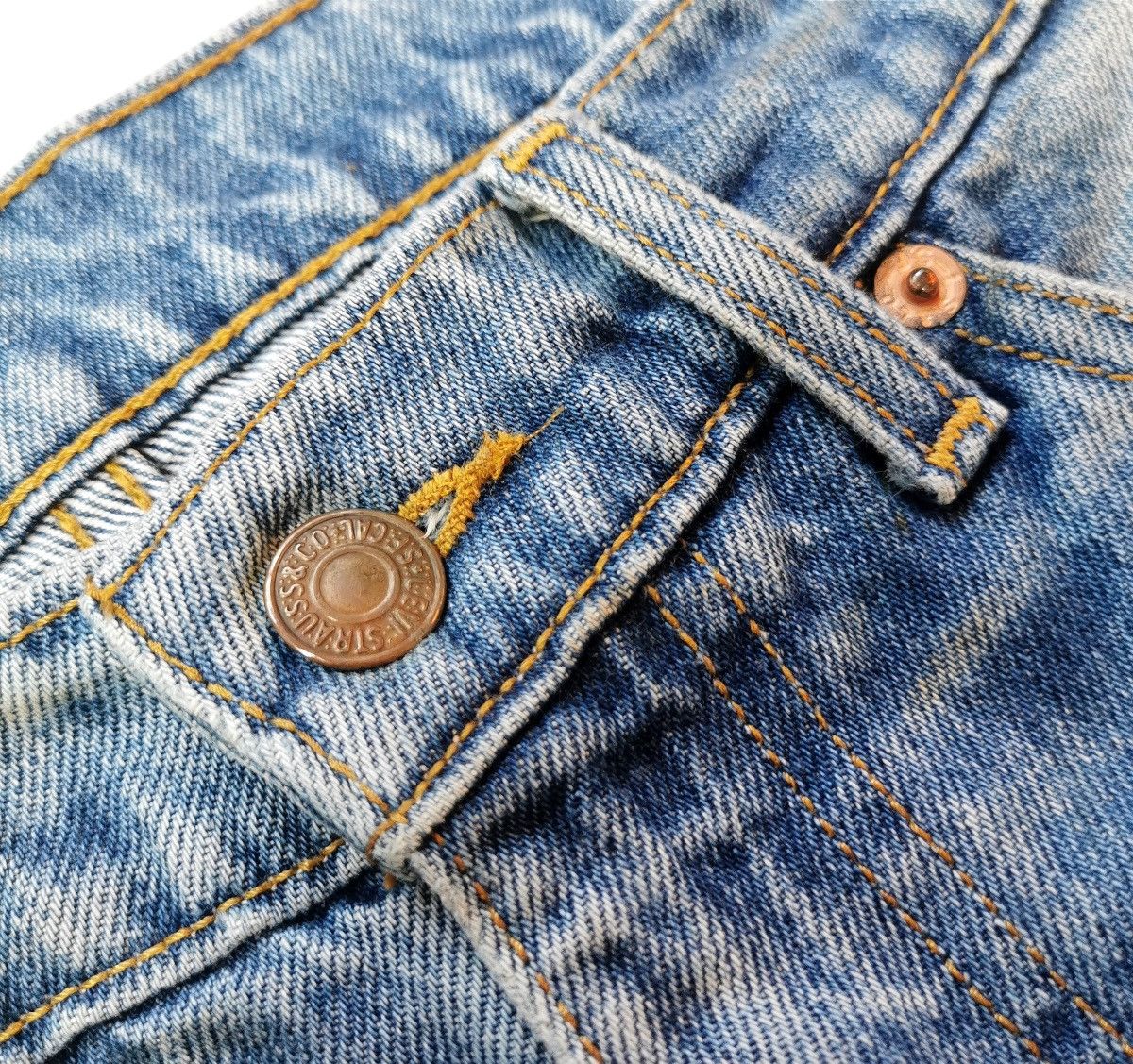 Vintage Levi’s 515 Distressed Straight Fit Jeans Y2K