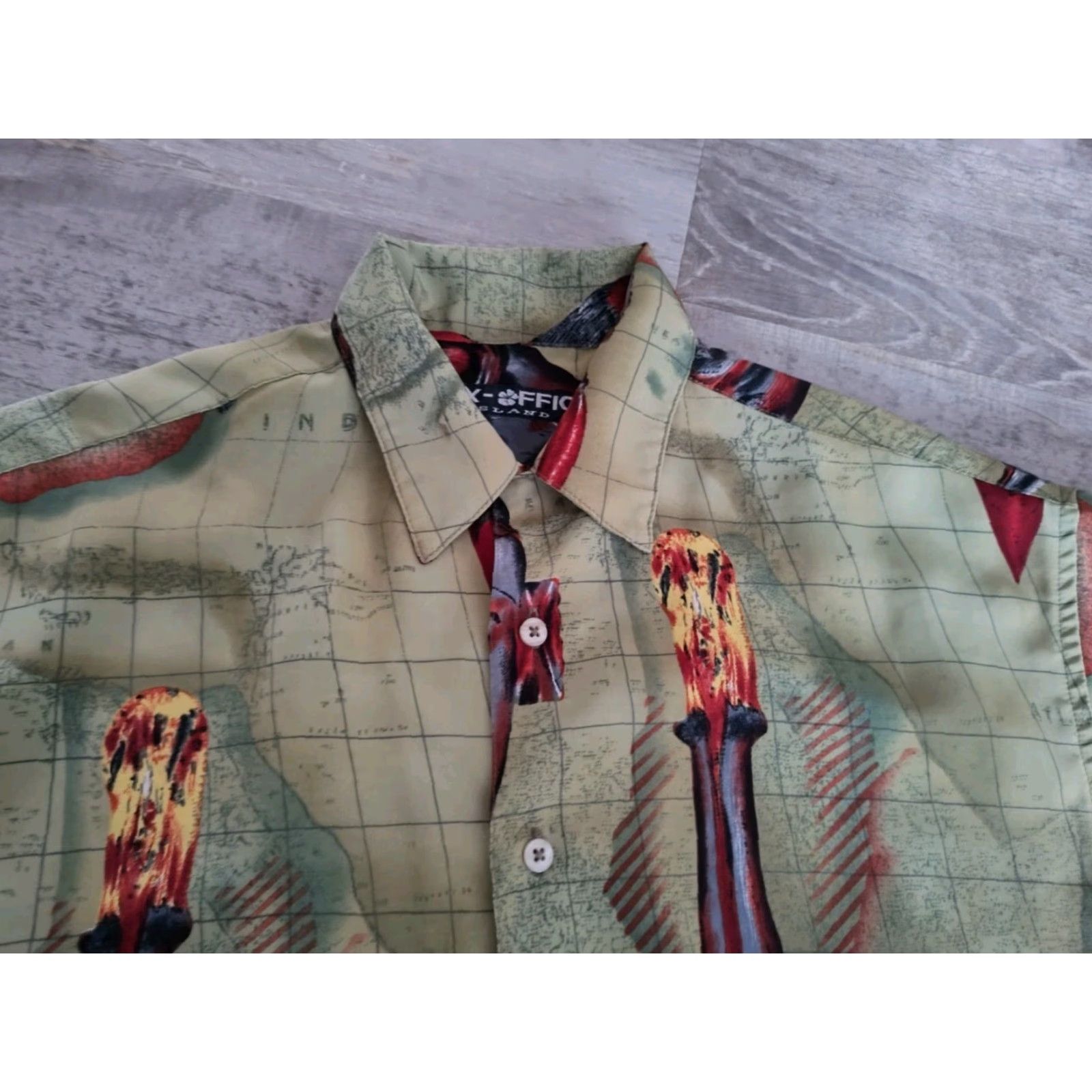 Vintage Box Office Islands Hawaiian Shirt Men Oversize S Green Red World Map Tribal Mask Shirt Size US S / EU 44-46 / 1 - 6 Thumbnail