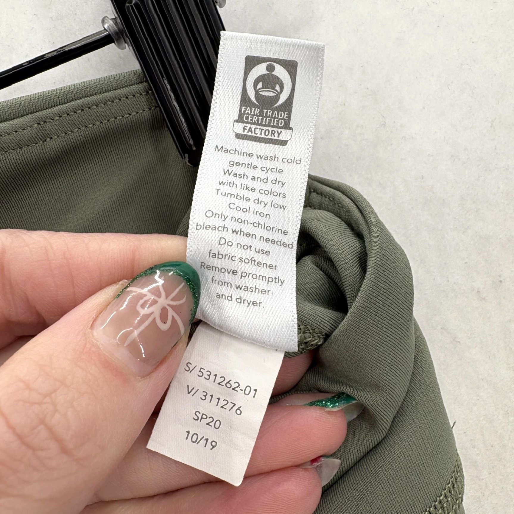 Athleta Athleta Leggings Womens Small Green Pockets 7/8 Tight Stash Pocket Gym & Training Size 28" / US 6 / IT 42 - 6 Thumbnail