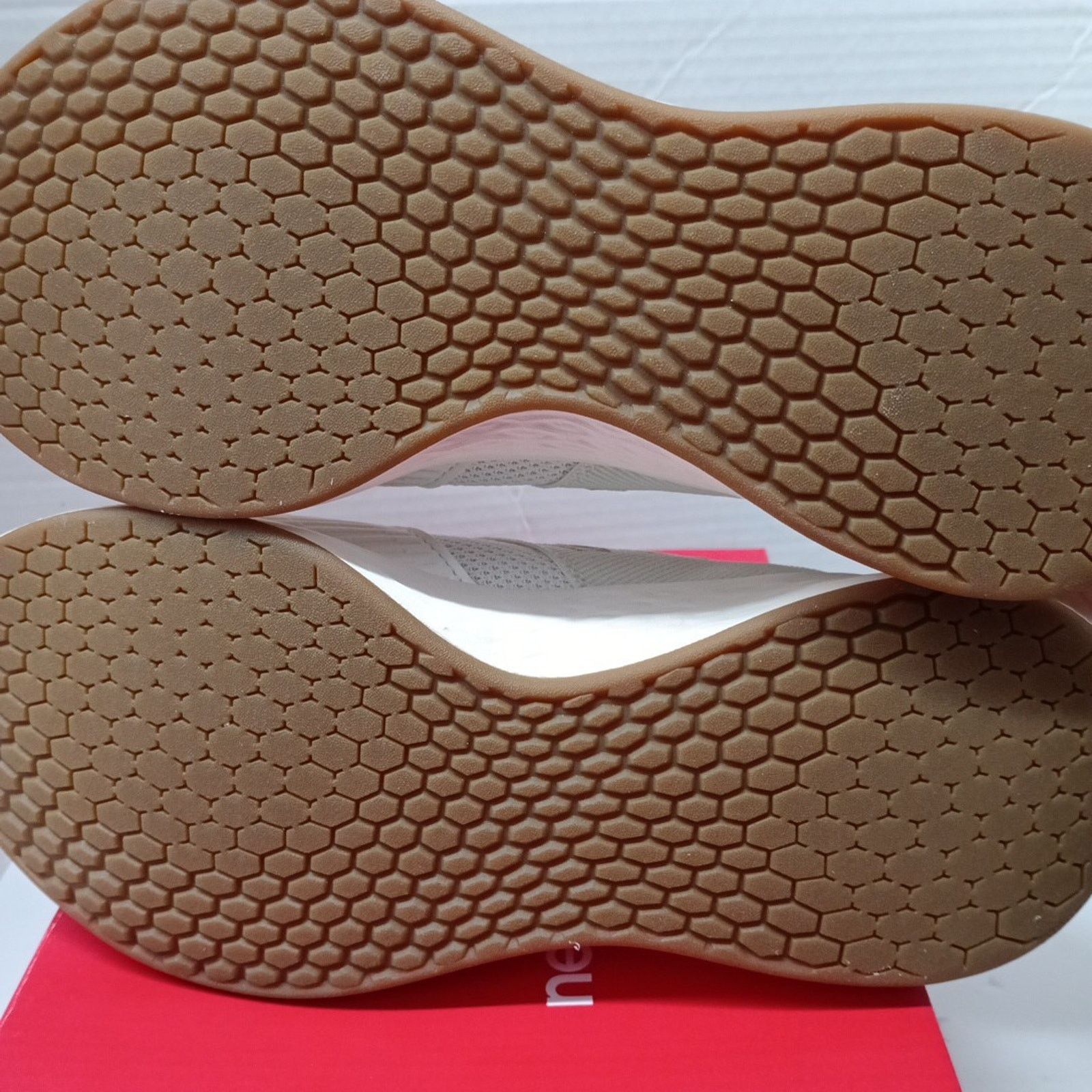 New Balance New Balance Fresh Foam Roav Womens Shoes Size 10 White Beige Size US 10 / IT 40 - 7 Thumbnail