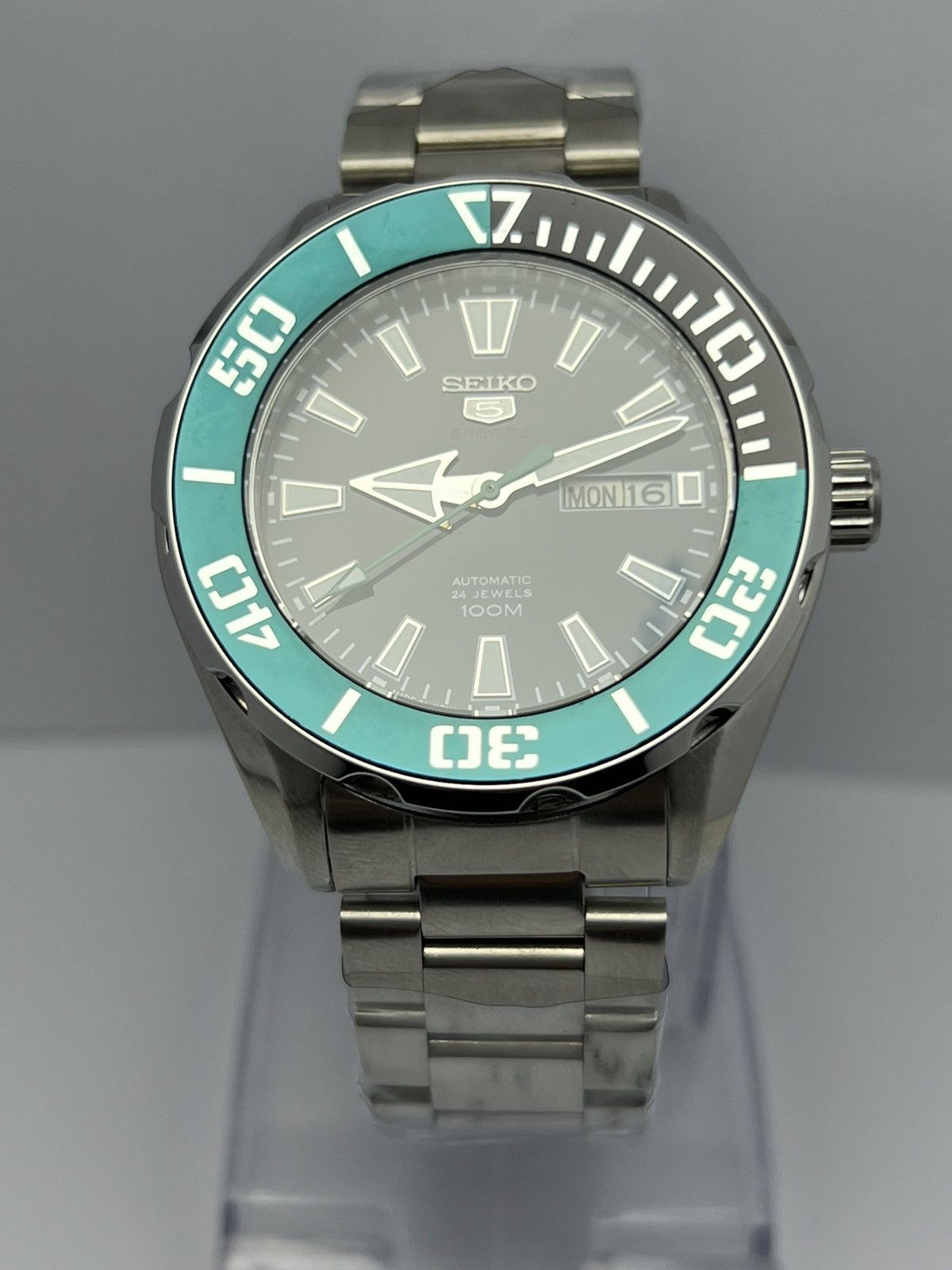 Seiko Seiko Sports Automatic Directional Bazel Day/Date Japan Size 44 - 2 Thumbnail