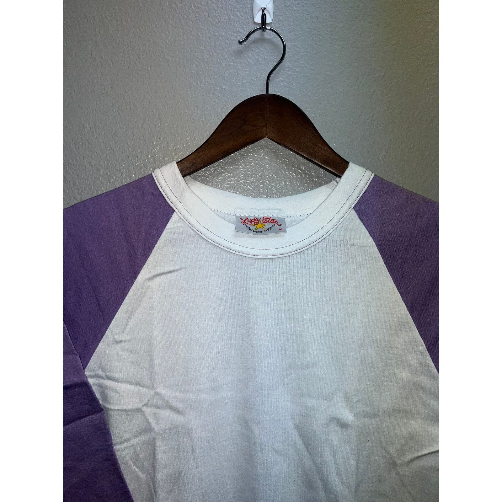 Vintage 80s Women's Lucky Star White Purple Raglan Shirt Grape M Size M / US 6-8 / IT 42-44 - 2 Thumbnail