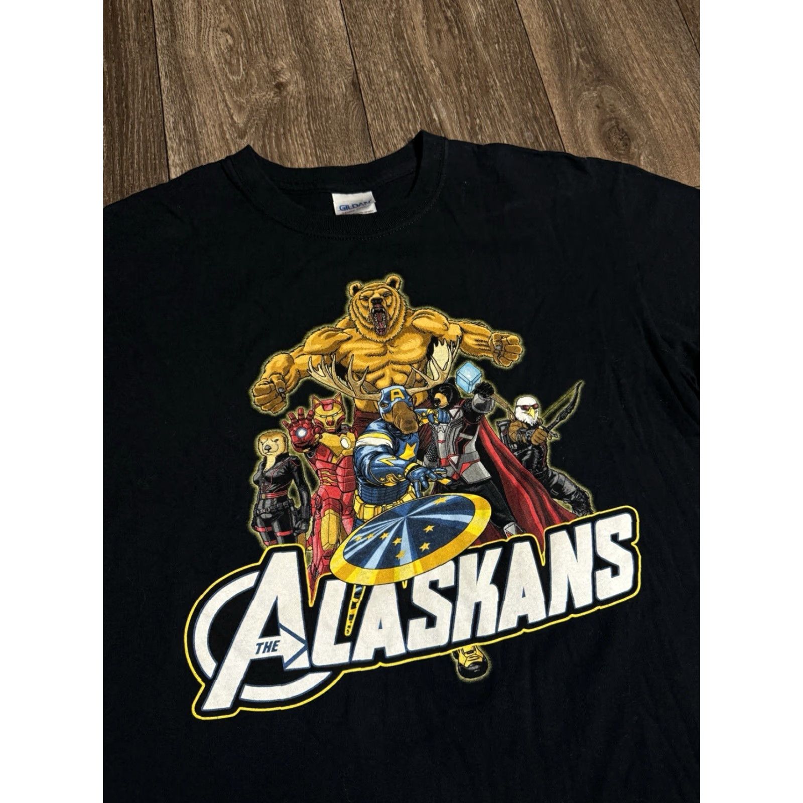 Gildan The Alaskans Alaska Animals Marvel Avengers Parody Nature Funny Comic T-Shirt M Black Unisex Adults Gildan Size US M / EU 48-50 / 2 - 2 Thumbnail