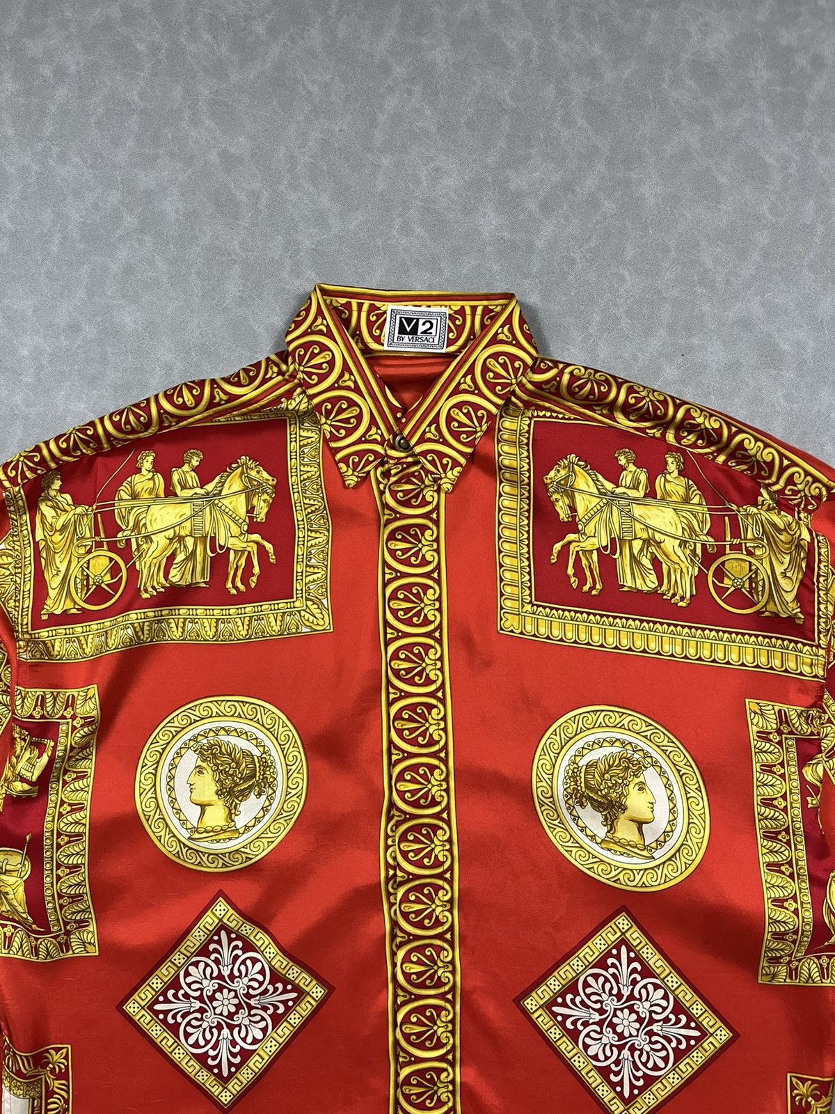 Versace 90s Versace V2 silk Size US L / EU 52-54 / 3 - 5 Thumbnail