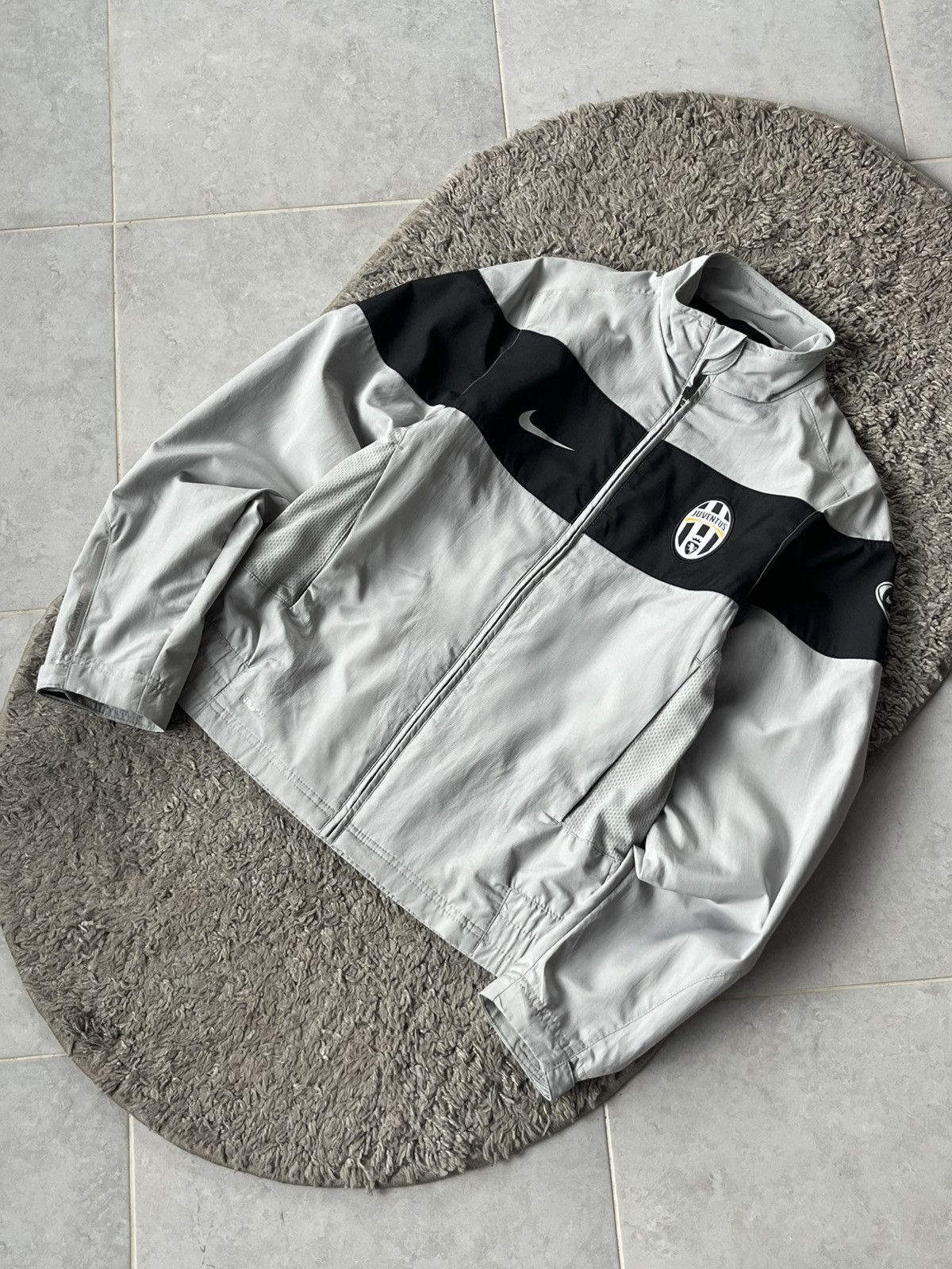 Nike Vintage Nike Light Jacket Soccer football team Juventus Size US S / EU 44-46 / 1 - 2 Thumbnail