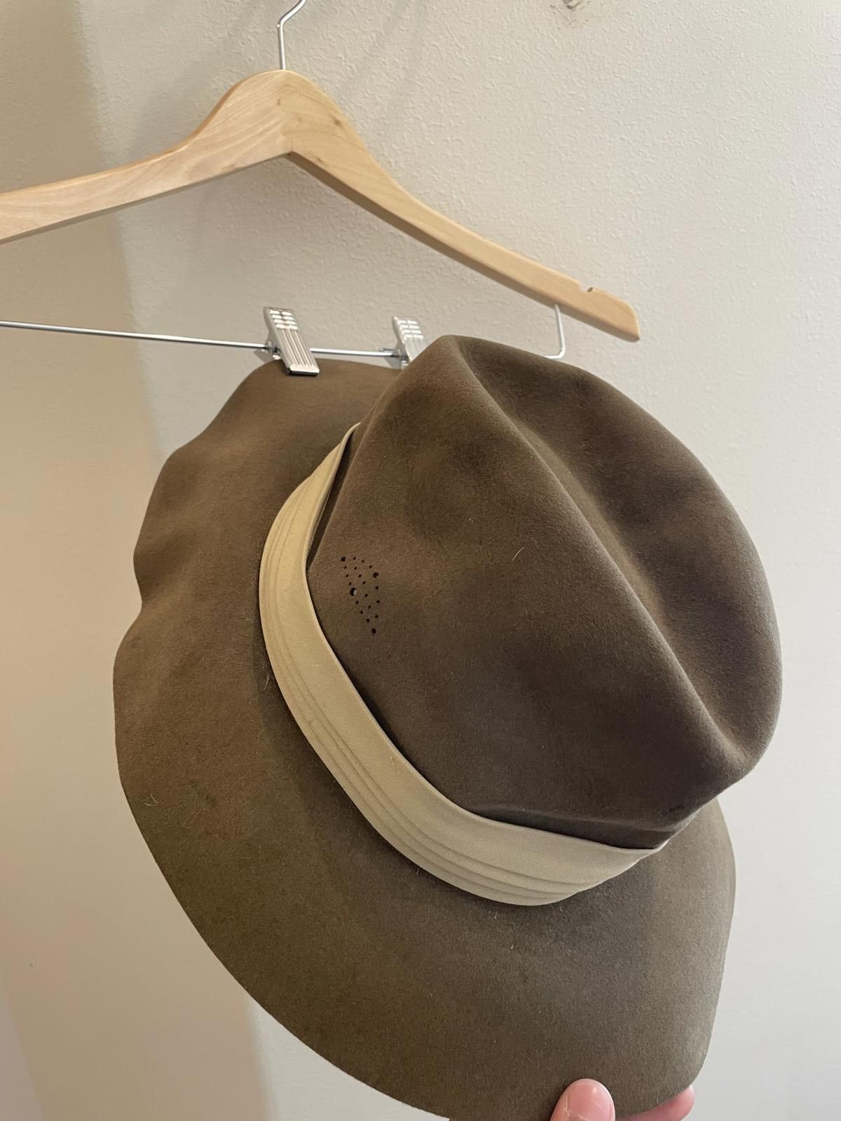 Banana Republic Classic Banana Republic Hat with Cream Band Size ONE SIZE - 1 Thumbnail