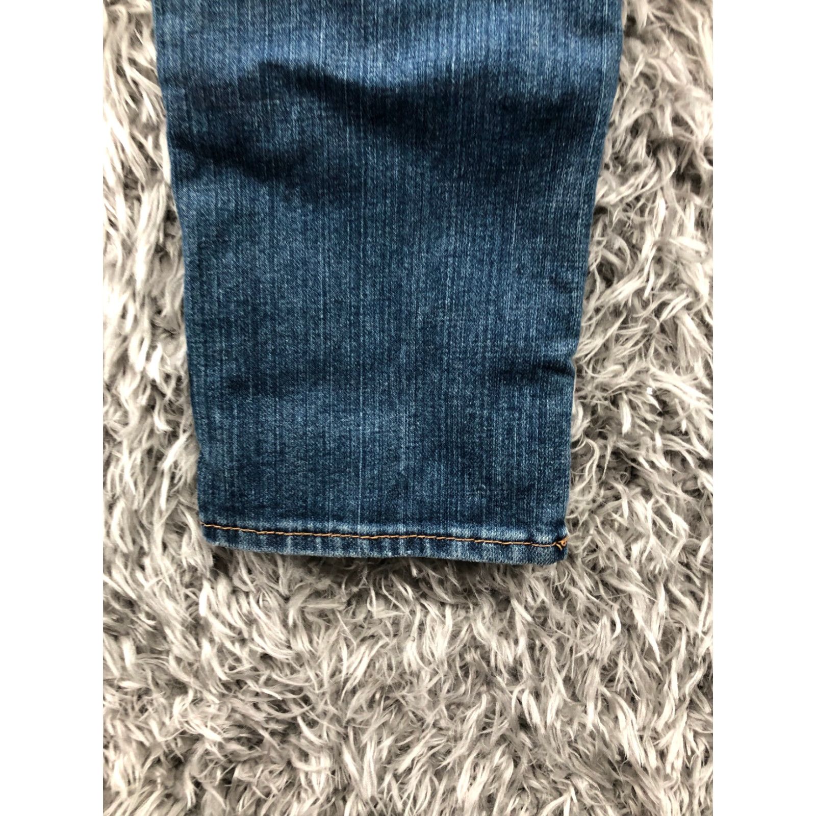 Old Navy Old Navy The Diva Bootcut Jeans Women’s Regular Size 6 Short Blue Denim 29in Inseam Mid Rise Size 28" / US 6 / IT 42 - 7 Thumbnail