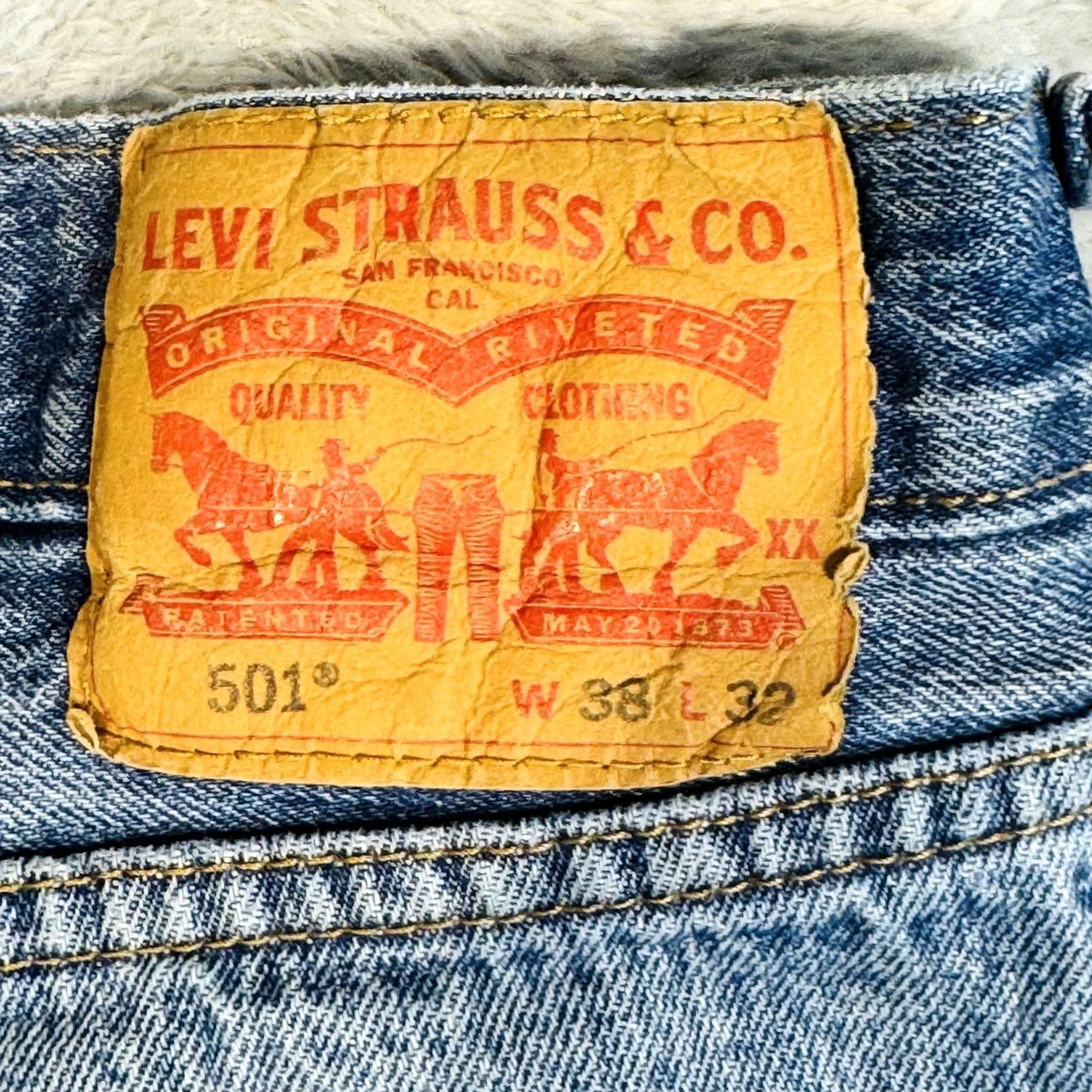 Levi's Levis 501 Jeans Mens 38x32 Blue Light Wash Straight Denim Button Fly Regular Fit Jeans Size US 38 / EU 54 - 7 Thumbnail